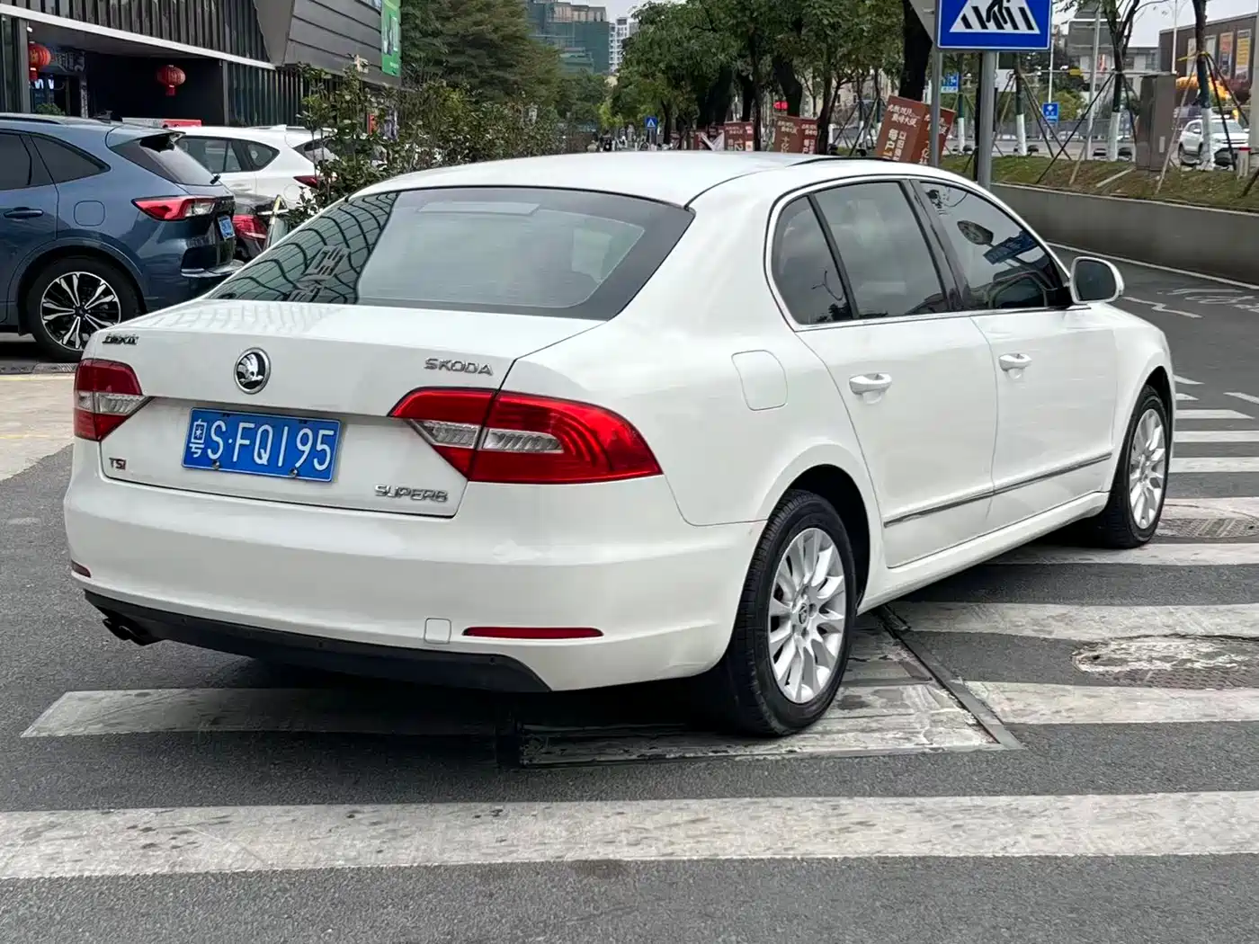 Škoda Superb 2013 1.8TSI Automatic Elite Edition фото 4