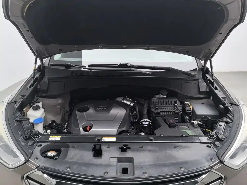 Photo 6 - Hyundai Santa Fe