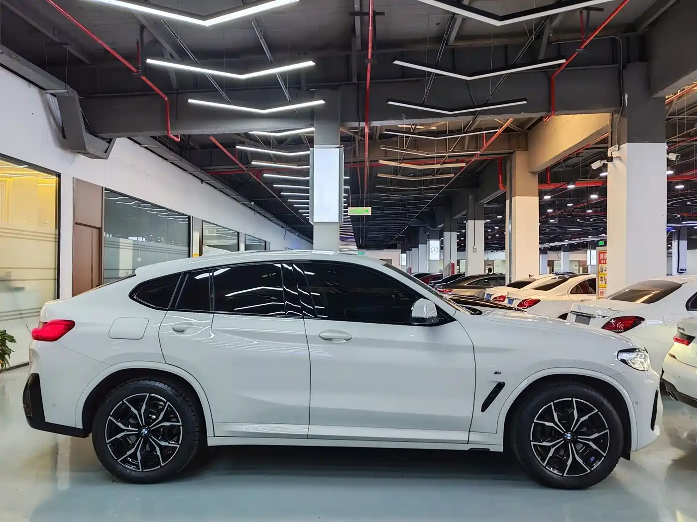 BMW X4 2022 xDrive 25i M Sport Package фото 30