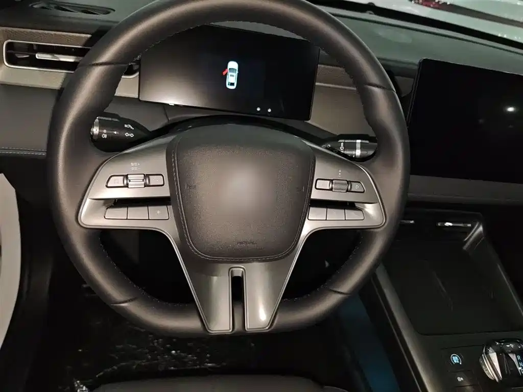 BYD Qin PLUS 2025 DM-i Smart Drive 55KM Leader фото 4