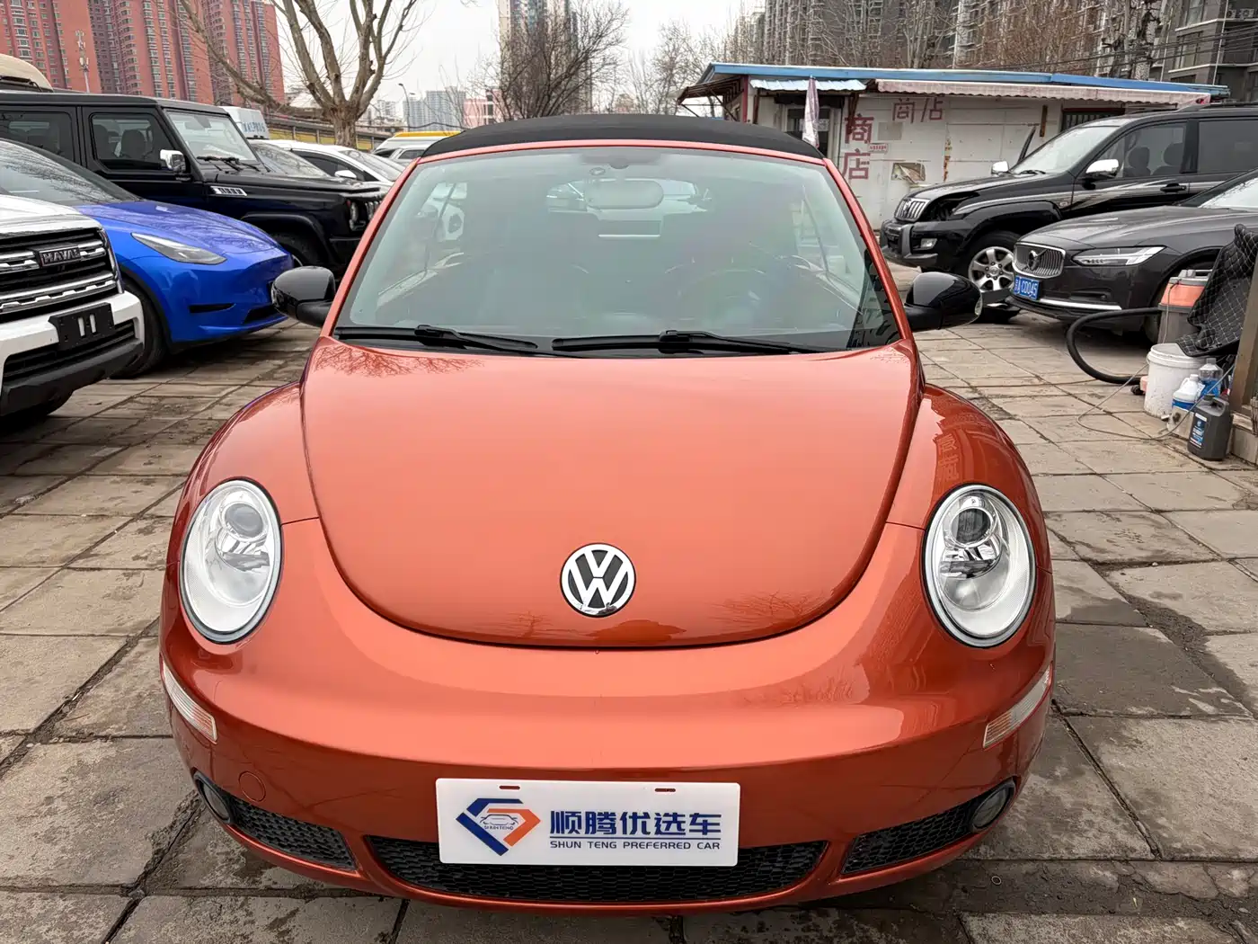 Volkswagen Beetle 2010 Model 2.0 BlackOrange Convertible Luxury Edition фото 9