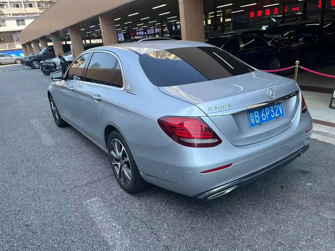 Фото 9 - Mercedes-Benz E-Class