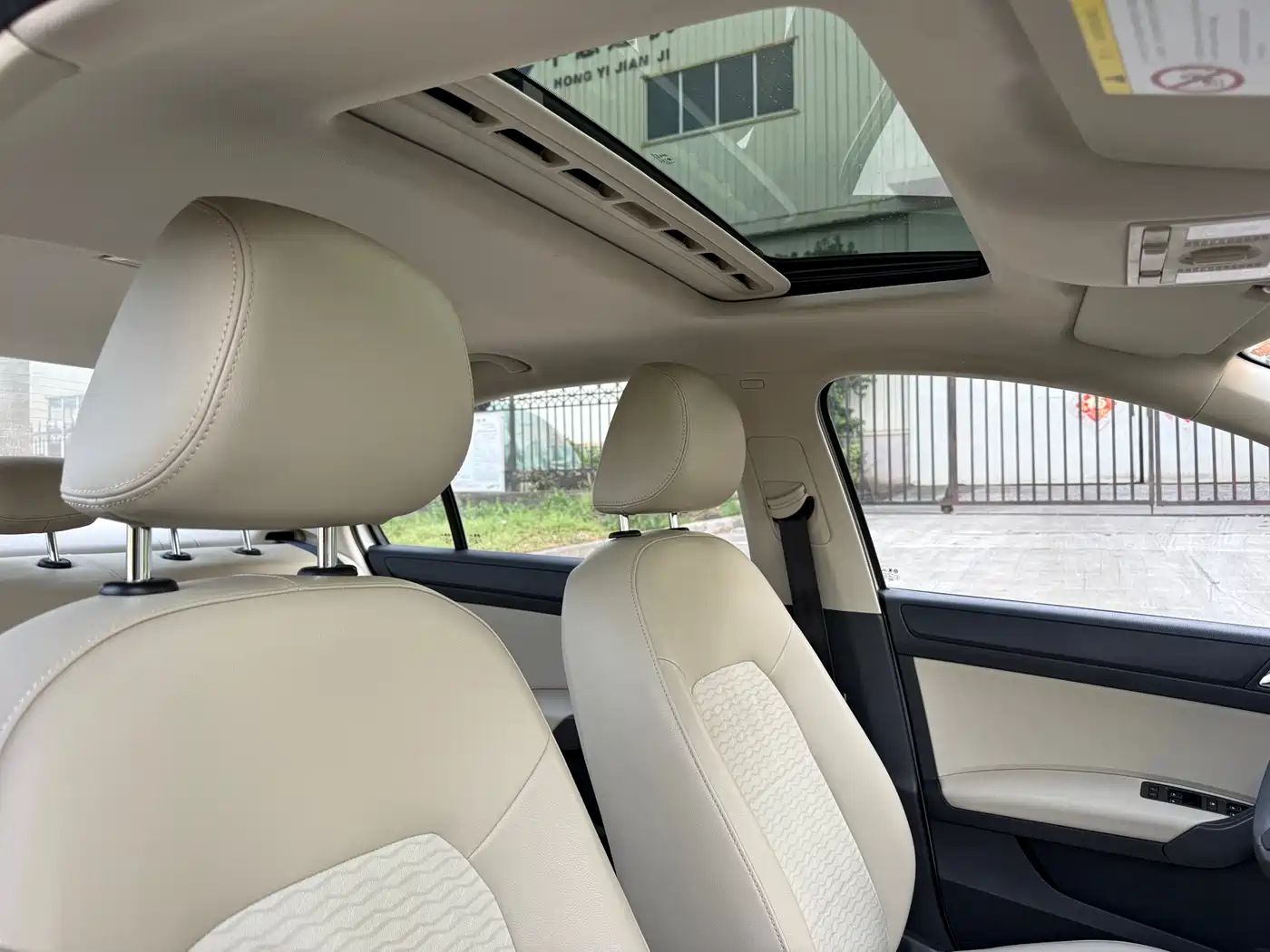 Škoda Rapid 2016 1.6L Automatic Pioneer Edition фото 13