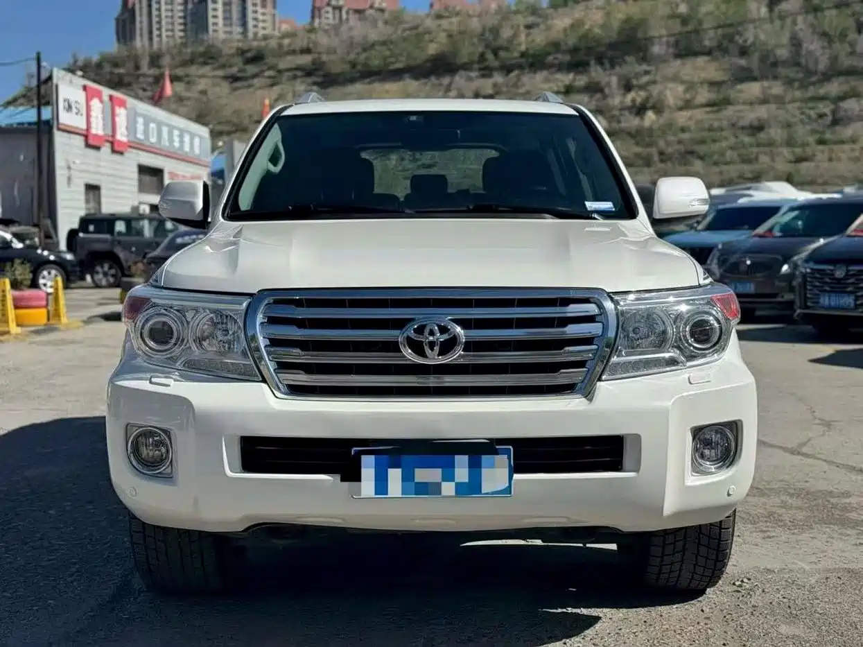 Toyota Land Cruiser (Import) 2015 4.0L V6 Middle East Low Configuration Edition фото 2