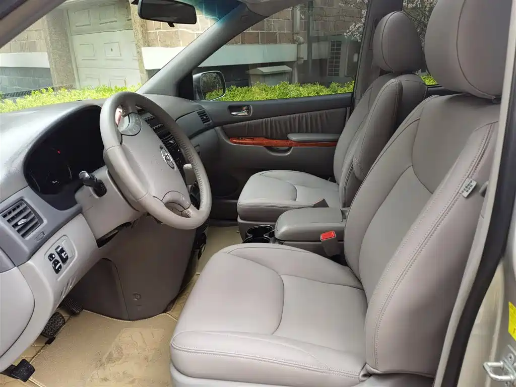 Toyota Sienna фото 24