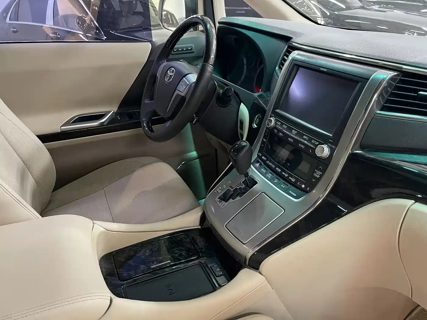 Toyota Alphard 2012 3.5L Luxury Edition фото 24