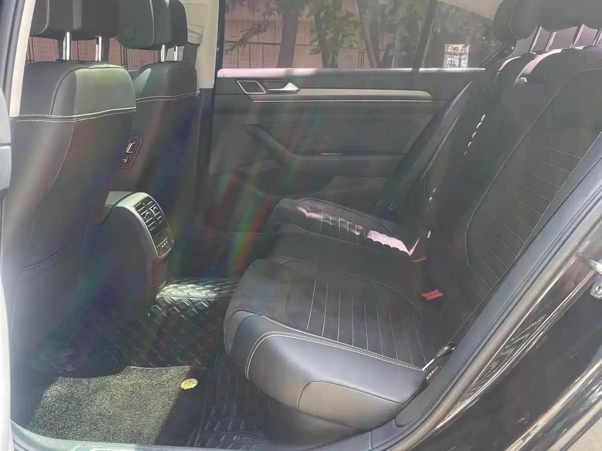 Volkswagen Magotan 2020 330TSI DSG Luxury фото 11