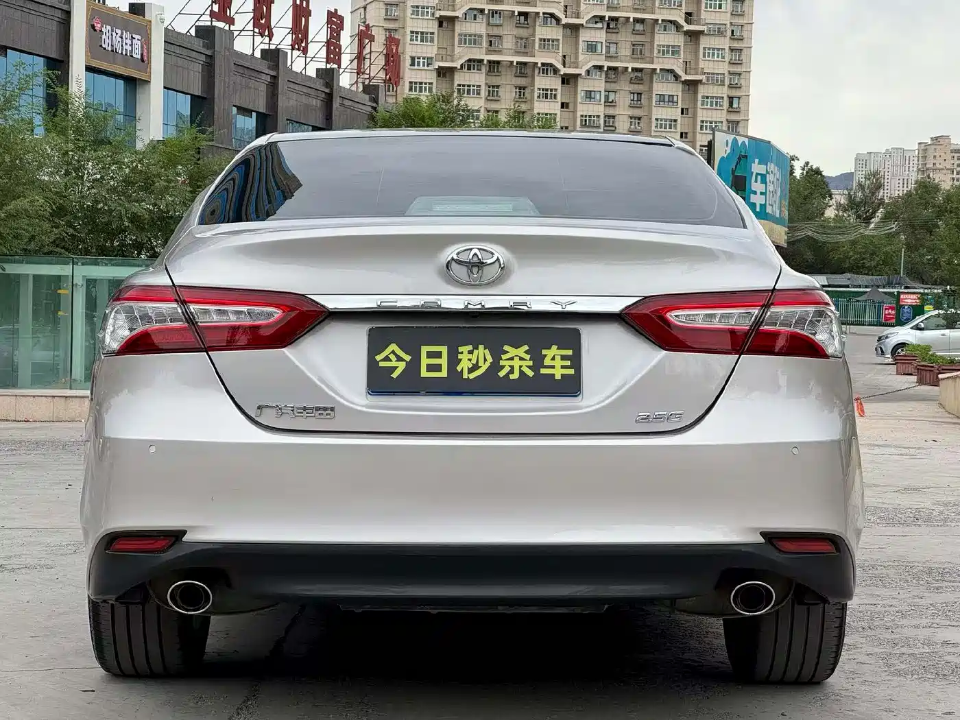 Фото 8 - Toyota Camry