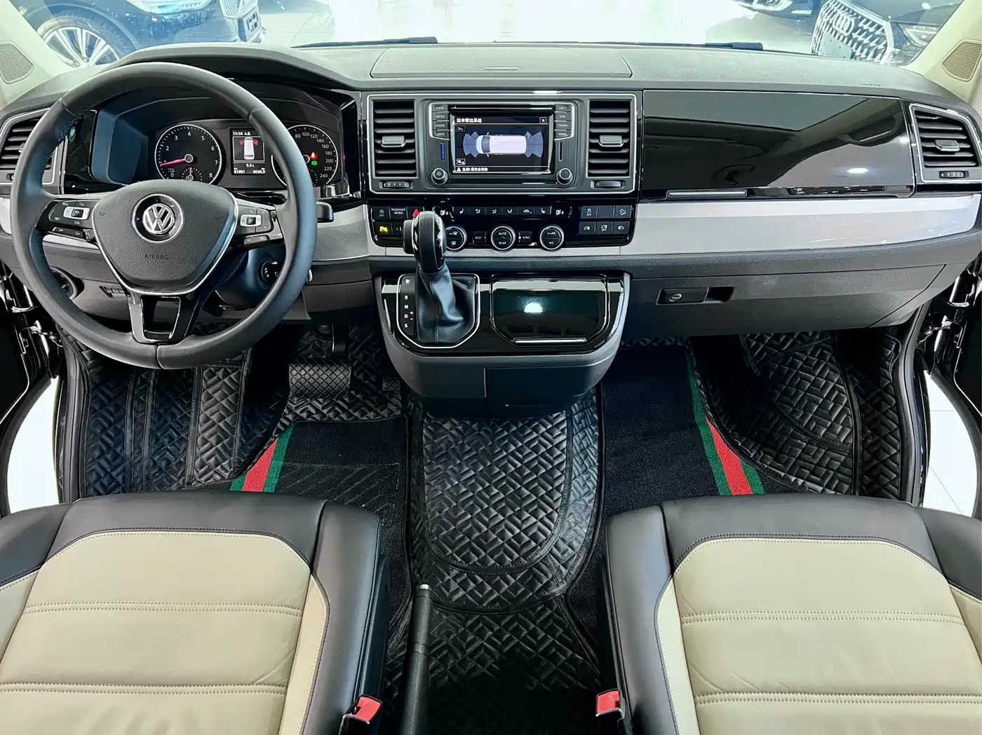 Volkswagen Multivan 2016 2.0TSI 4WD Prestige 7-Seater фото 9