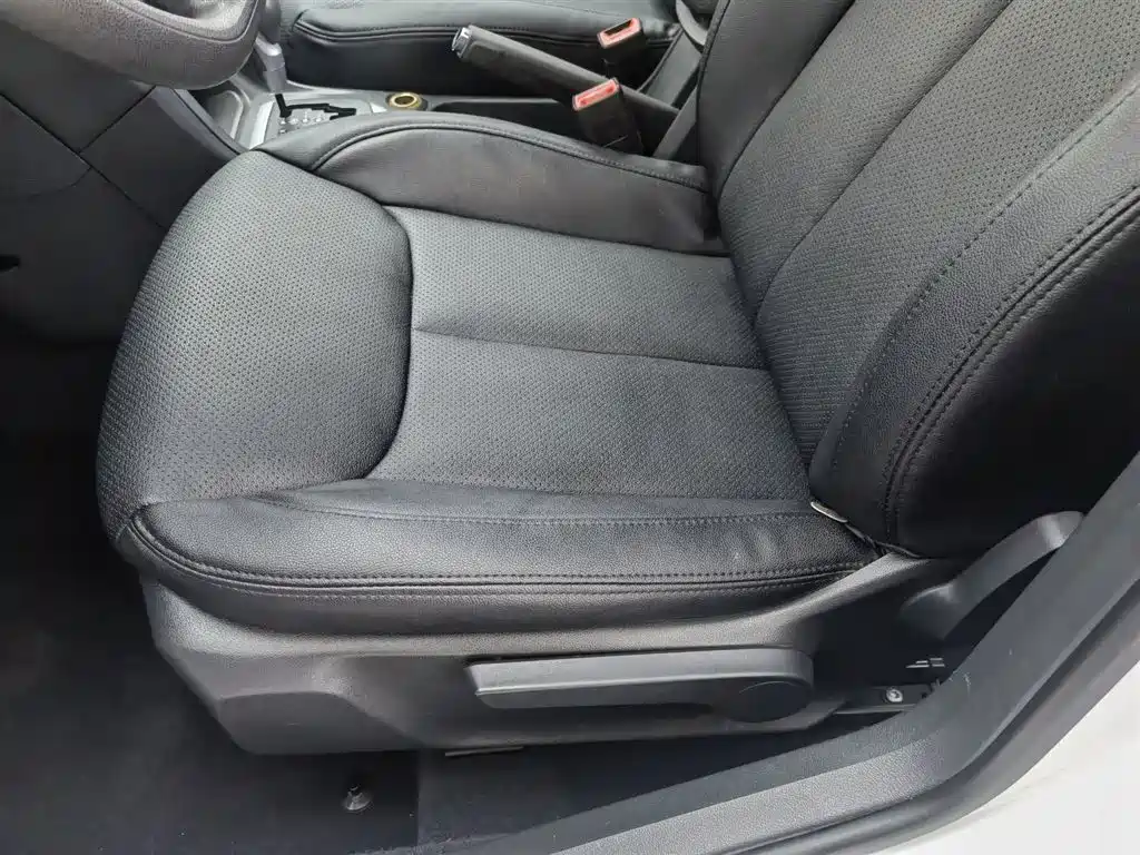 Peugeot 308 2014 Model Joy Edition Classic 1.6L Automatic Superior Style фото 20