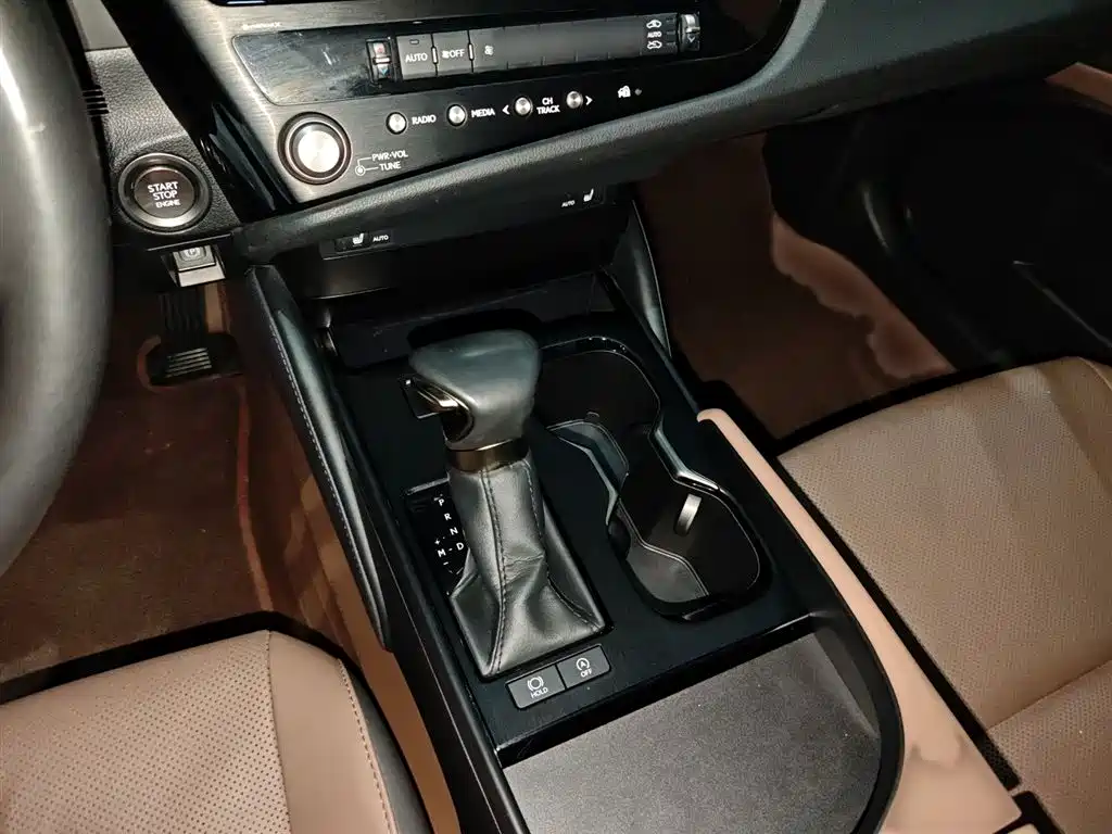 Lexus ES 2022 200 Excellence Edition фото 13