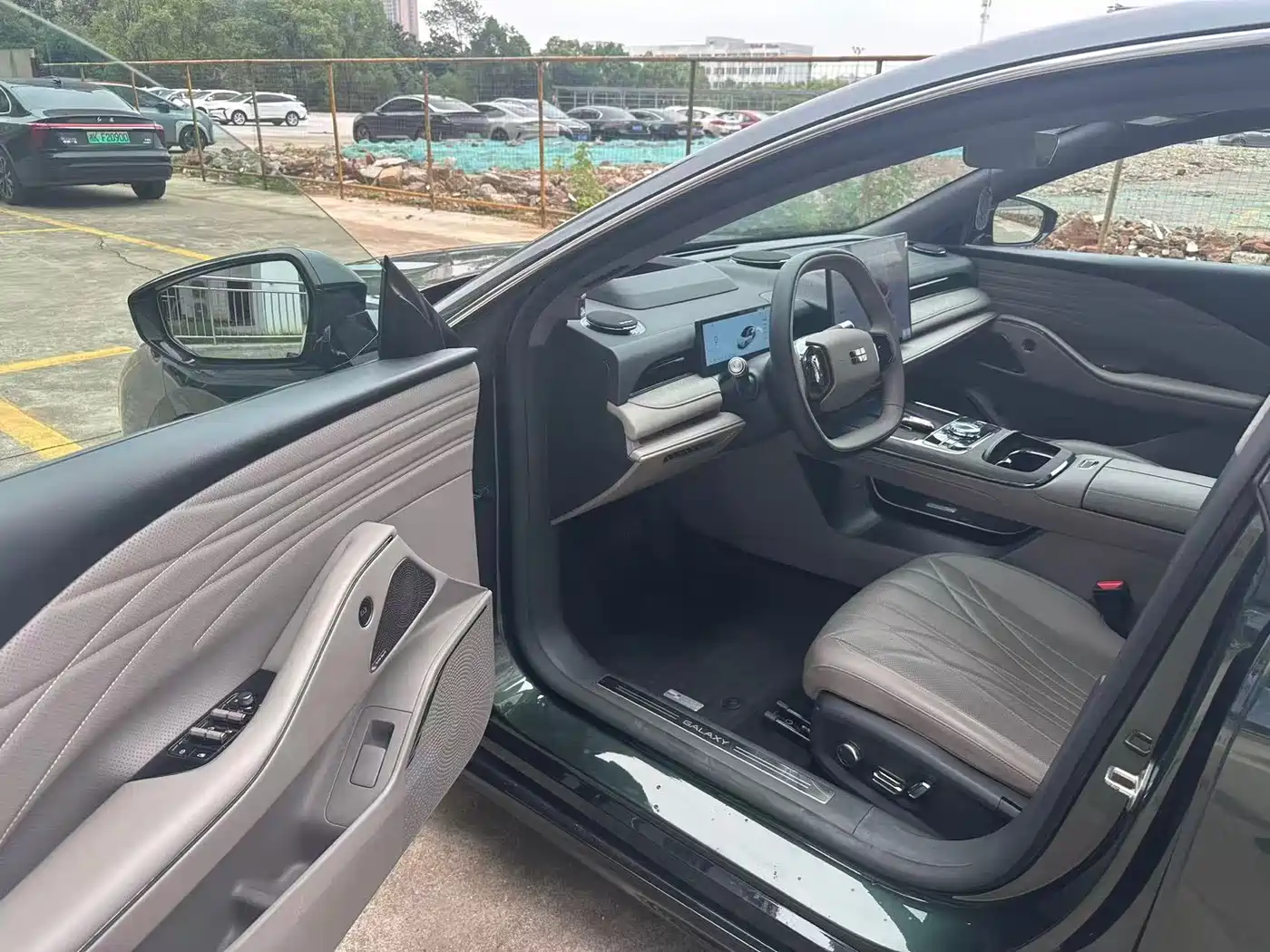 Geely Galaxy Galaxy Xingyao 8 2025 130km EM-i Premium Edition фото 11