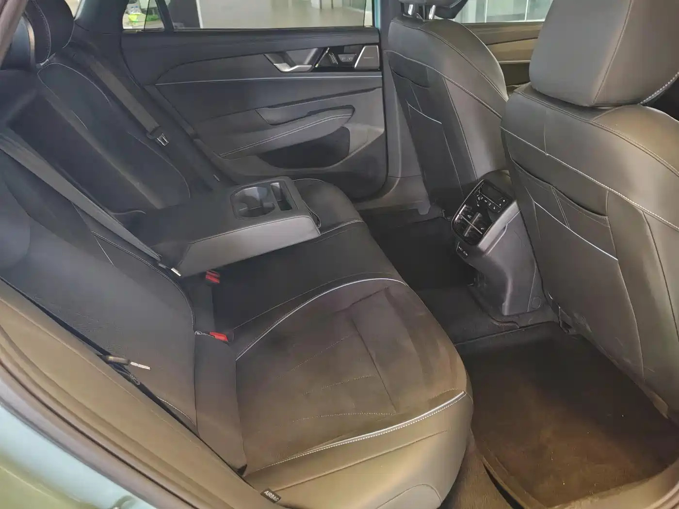 Volkswagen Passat 2025 Model Pro 380TSI Starlight Dragon Premium Edition фото 26