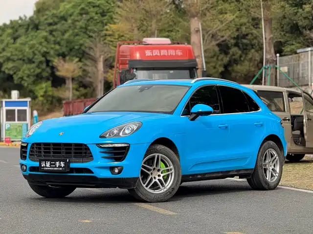 PORSCHE MACAN