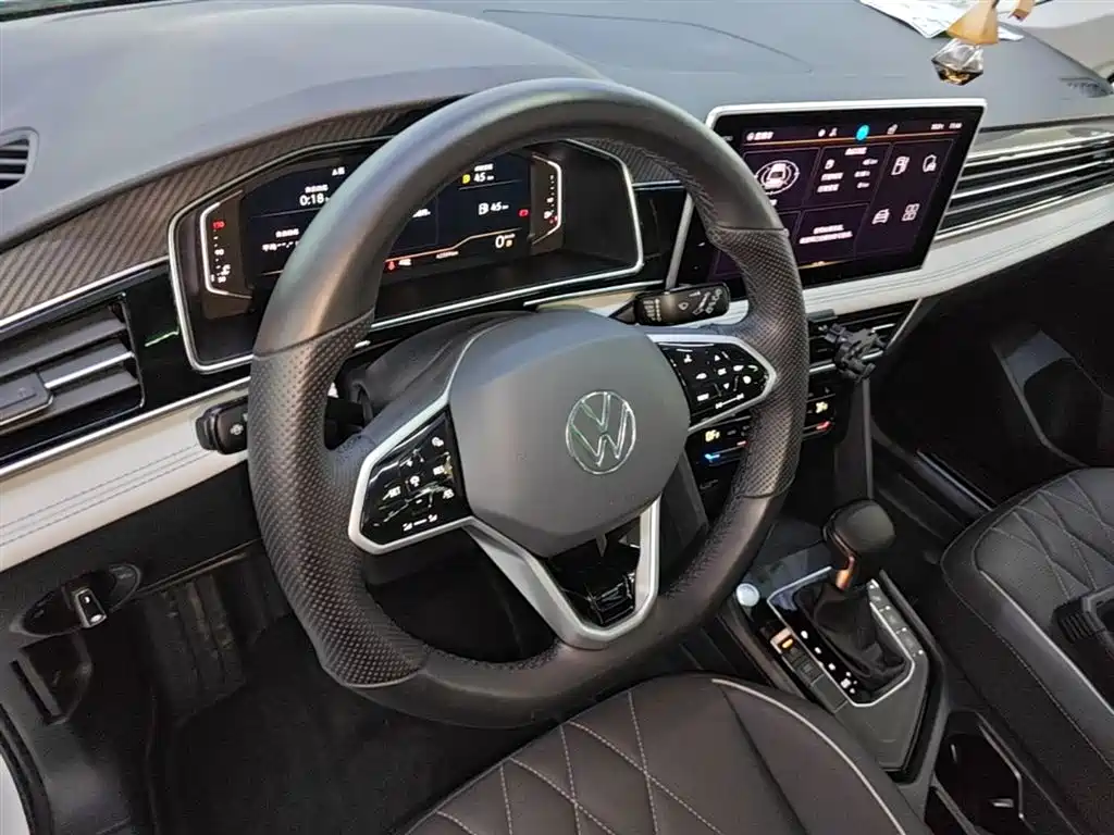 Volkswagen Tiguan L 2023 330TSI Auto 2WD R-Line Premium Edition фото 10