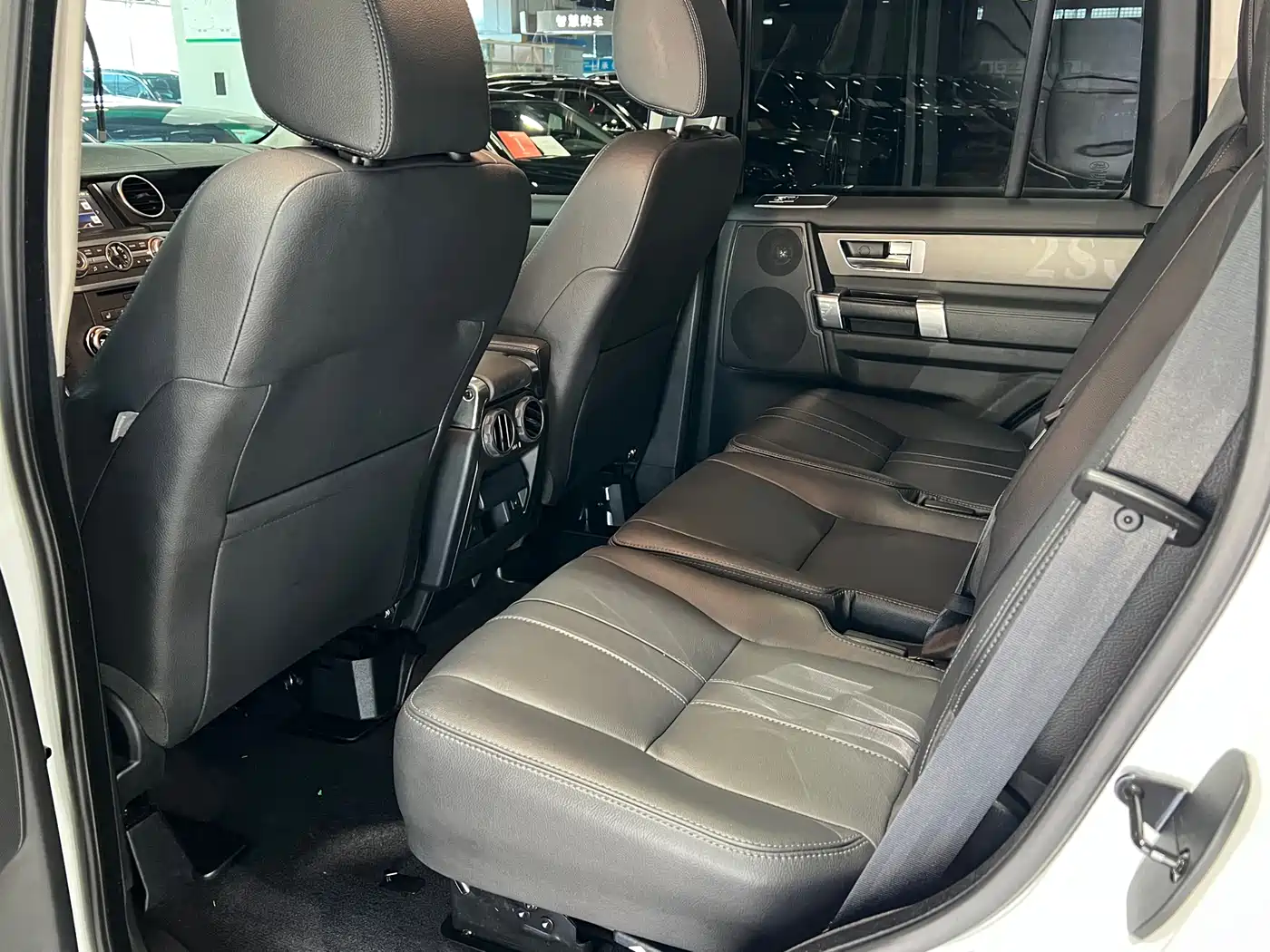 Land Rover Discovery 2016 3.0 SC Gloss Black Collector's Edition HSE фото 20