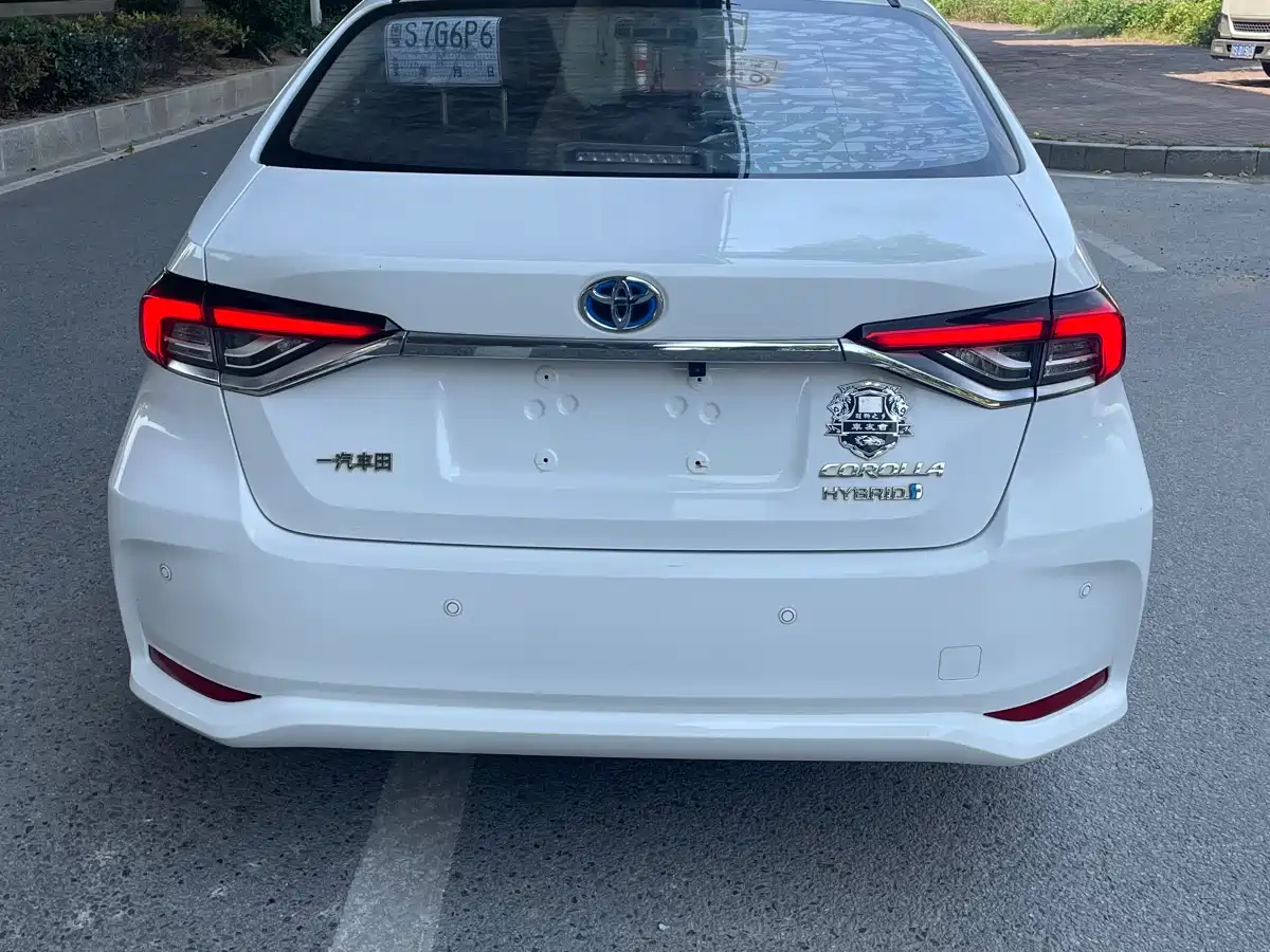 Toyota Corolla 2021 Hybrid 1.8L E-CVT Elite Edition фото 9