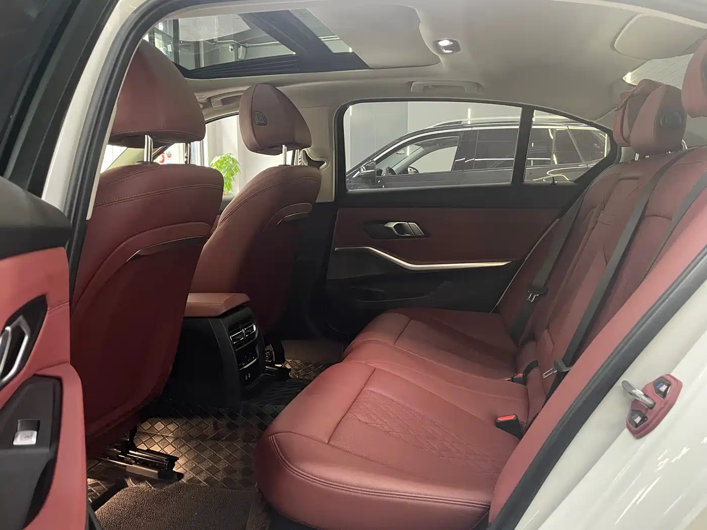 BMW 3 Series 2023 320Li M Sport Package фото 15