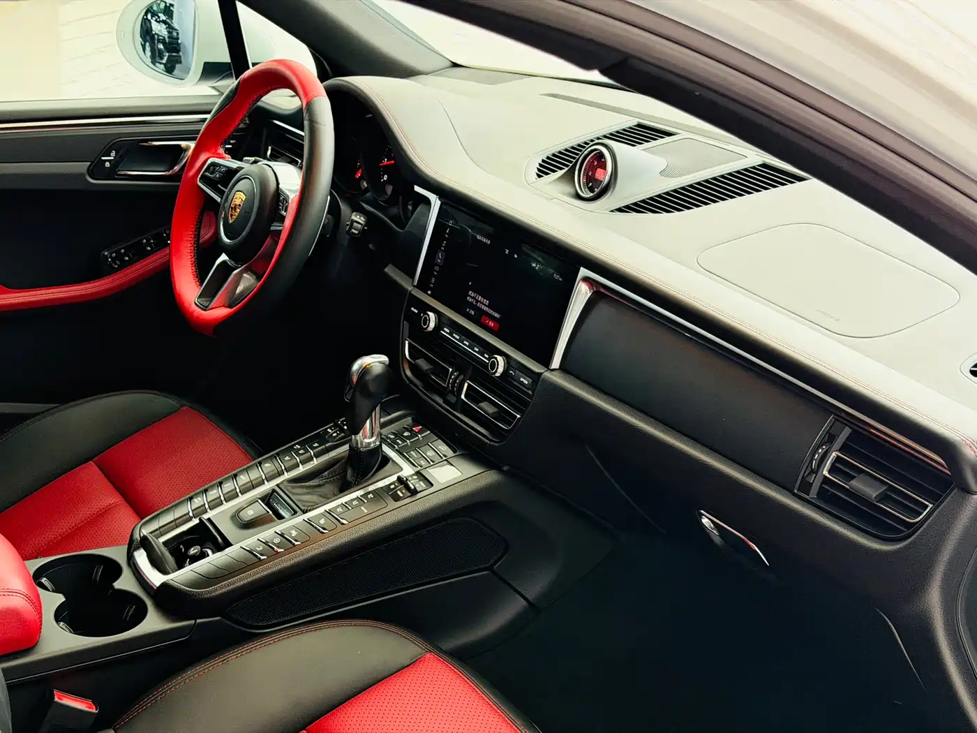 Porsche Macan 2018 Macan 2.0T фото 11