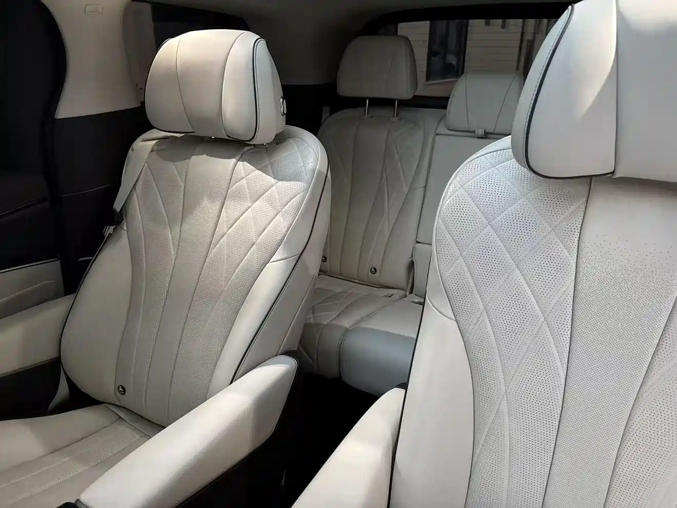 Denza D9 2024 DM-i 980 AWD Prestige фото 9