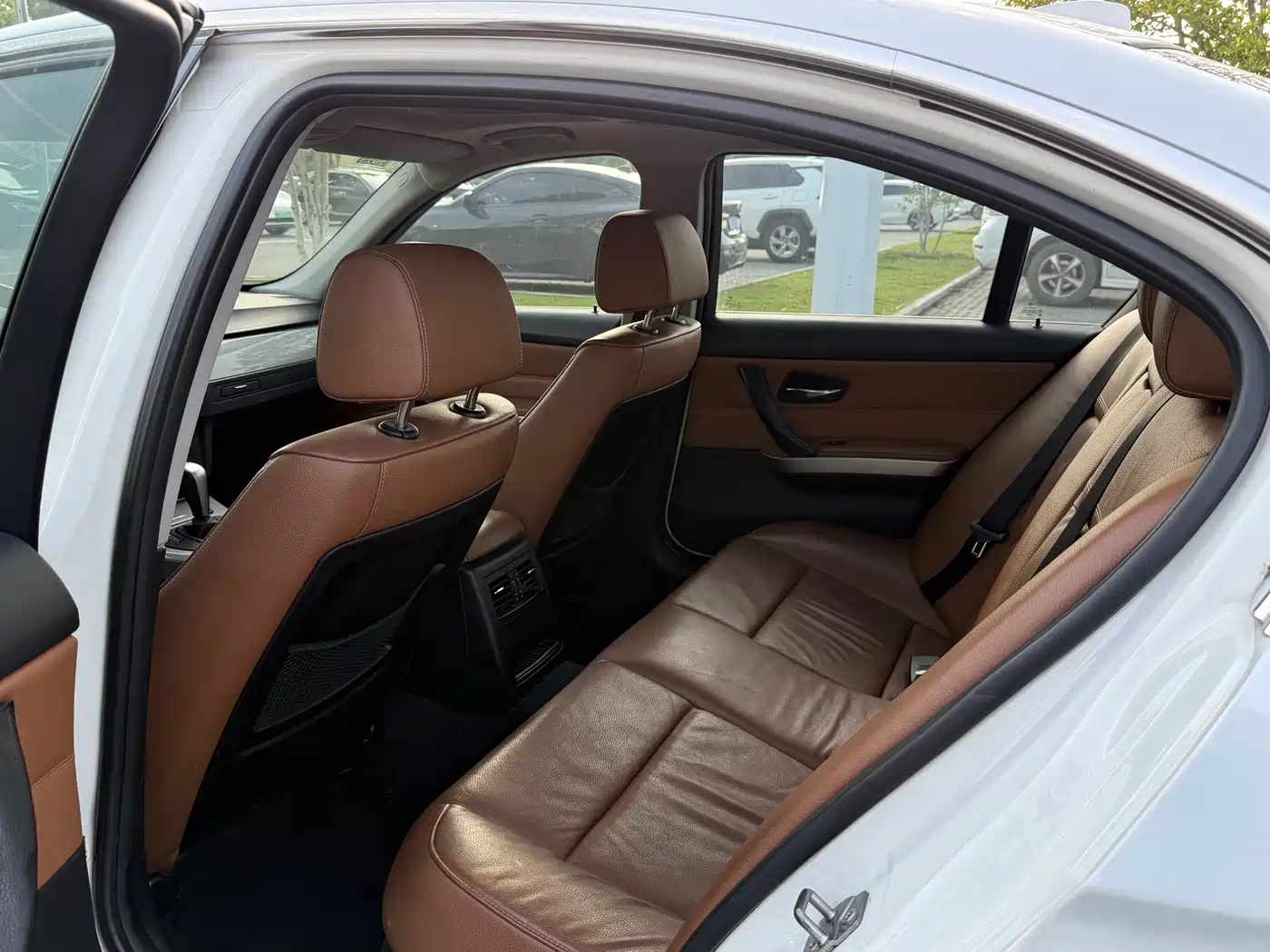 BMW 3 Series (Import) 2010 320i Luxury фото 7