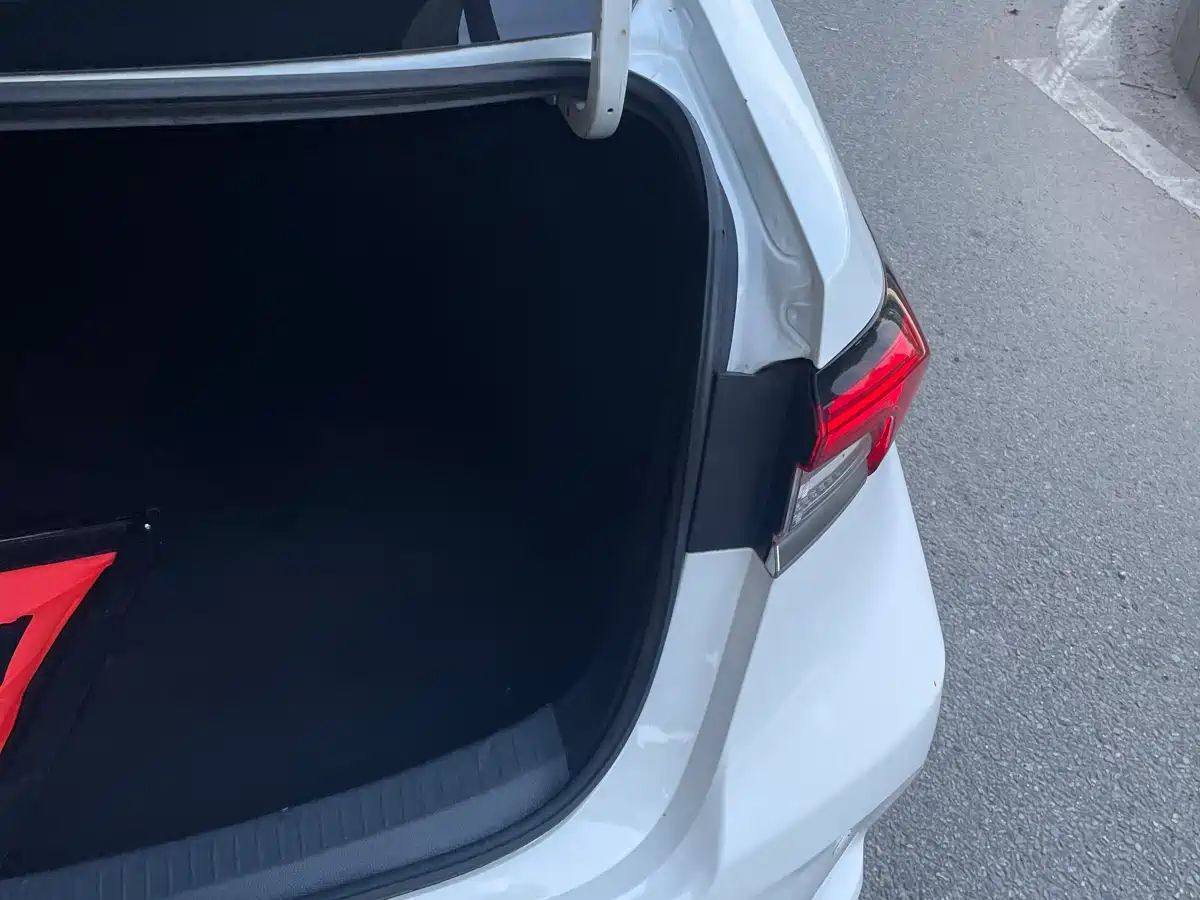 Toyota Corolla 2021 Hybrid 1.8L E-CVT Elite Edition фото 12