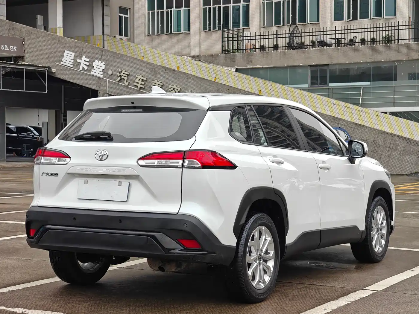 Toyota Frontlander 2024 2.0L CVT Elite Edition фото 13