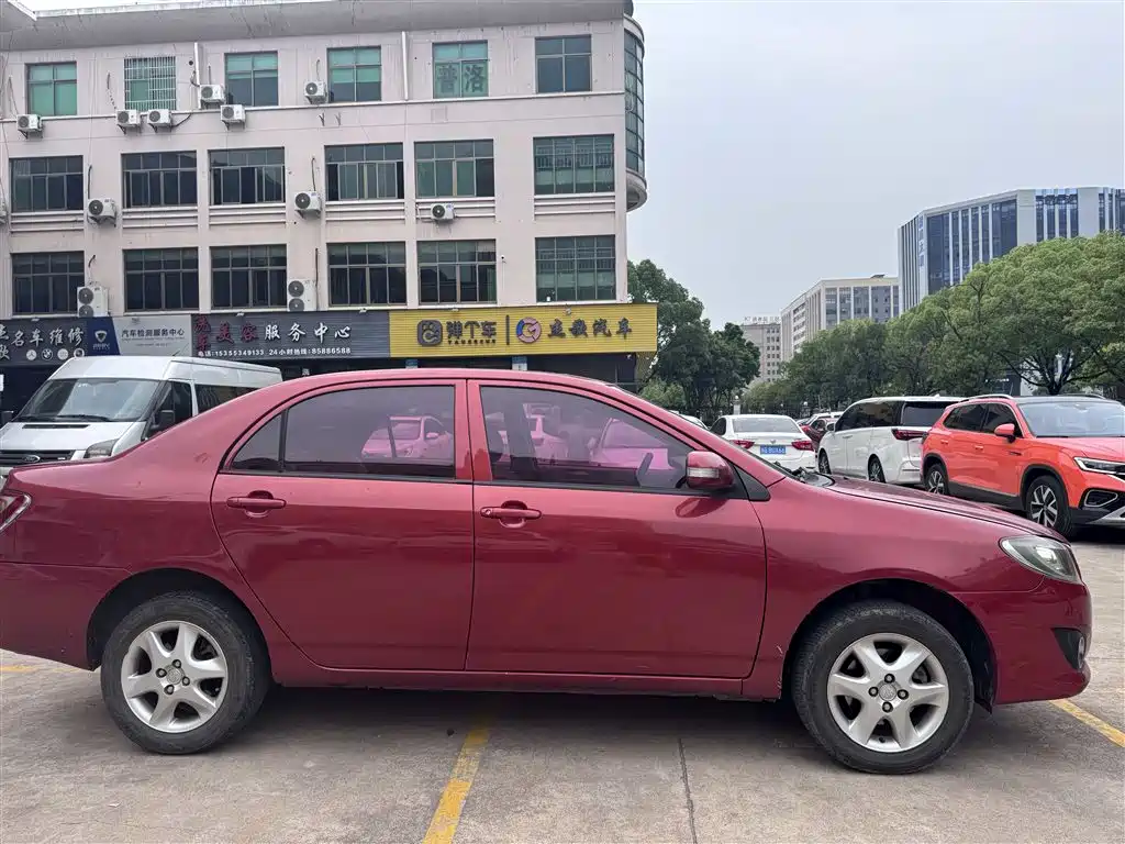 Toyota Corolla 2013 1.6L Automatic Luxury фото 5