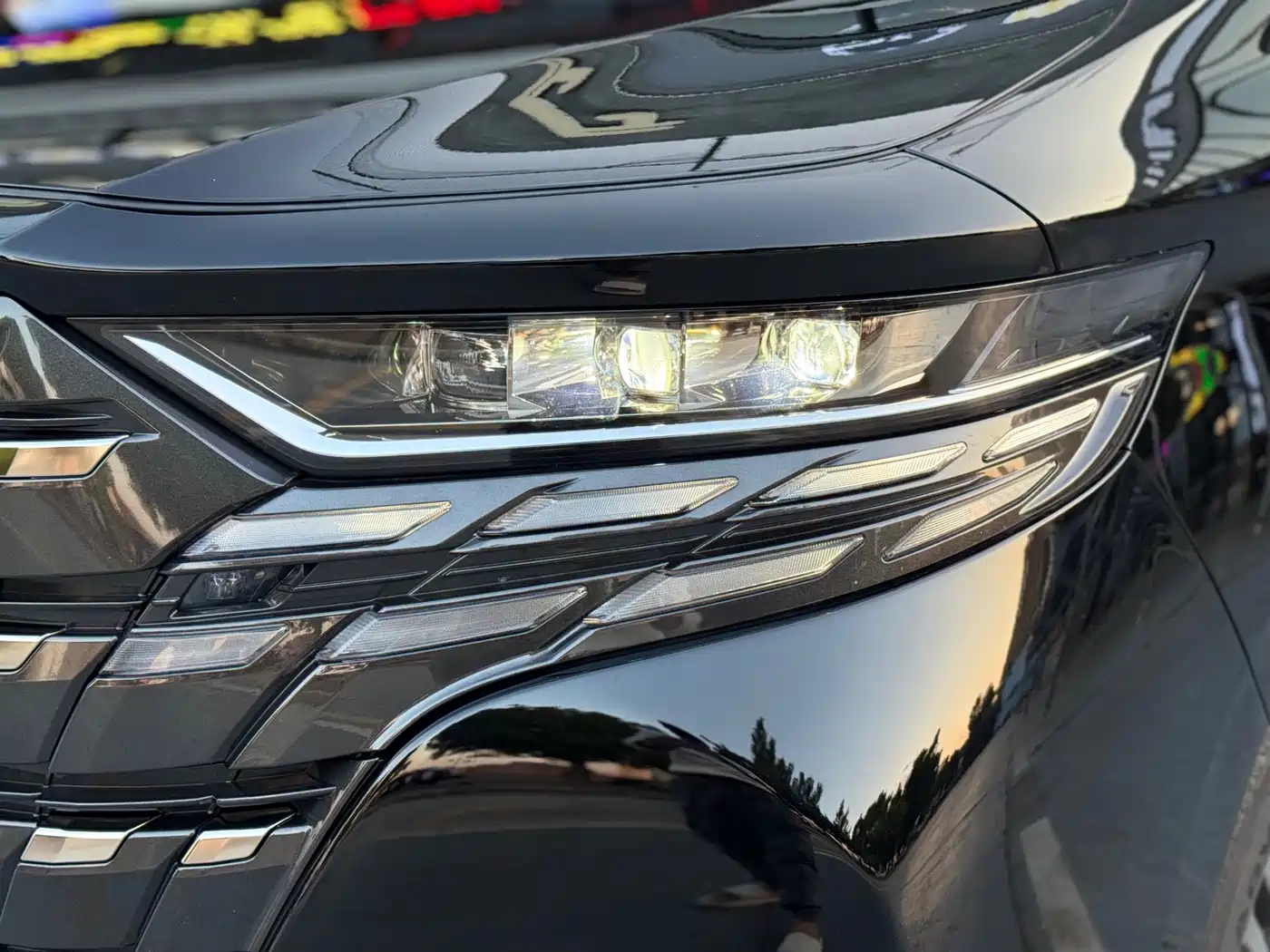Toyota Alphard 2025 Hybrid 2.5L Prestige Gold Edition фото 15