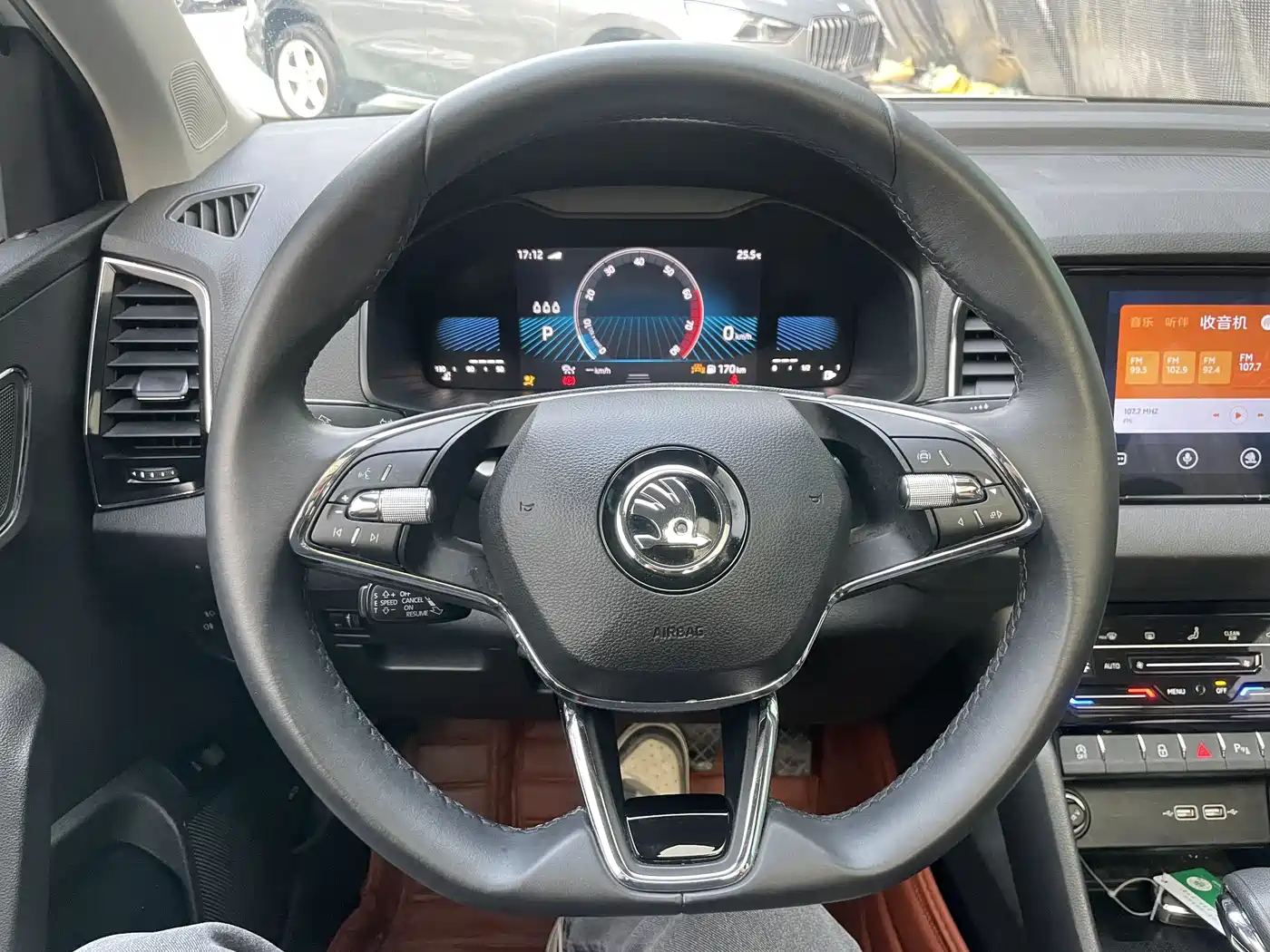 Škoda Karoq 2023 TSI280 Luxury Edition фото 11