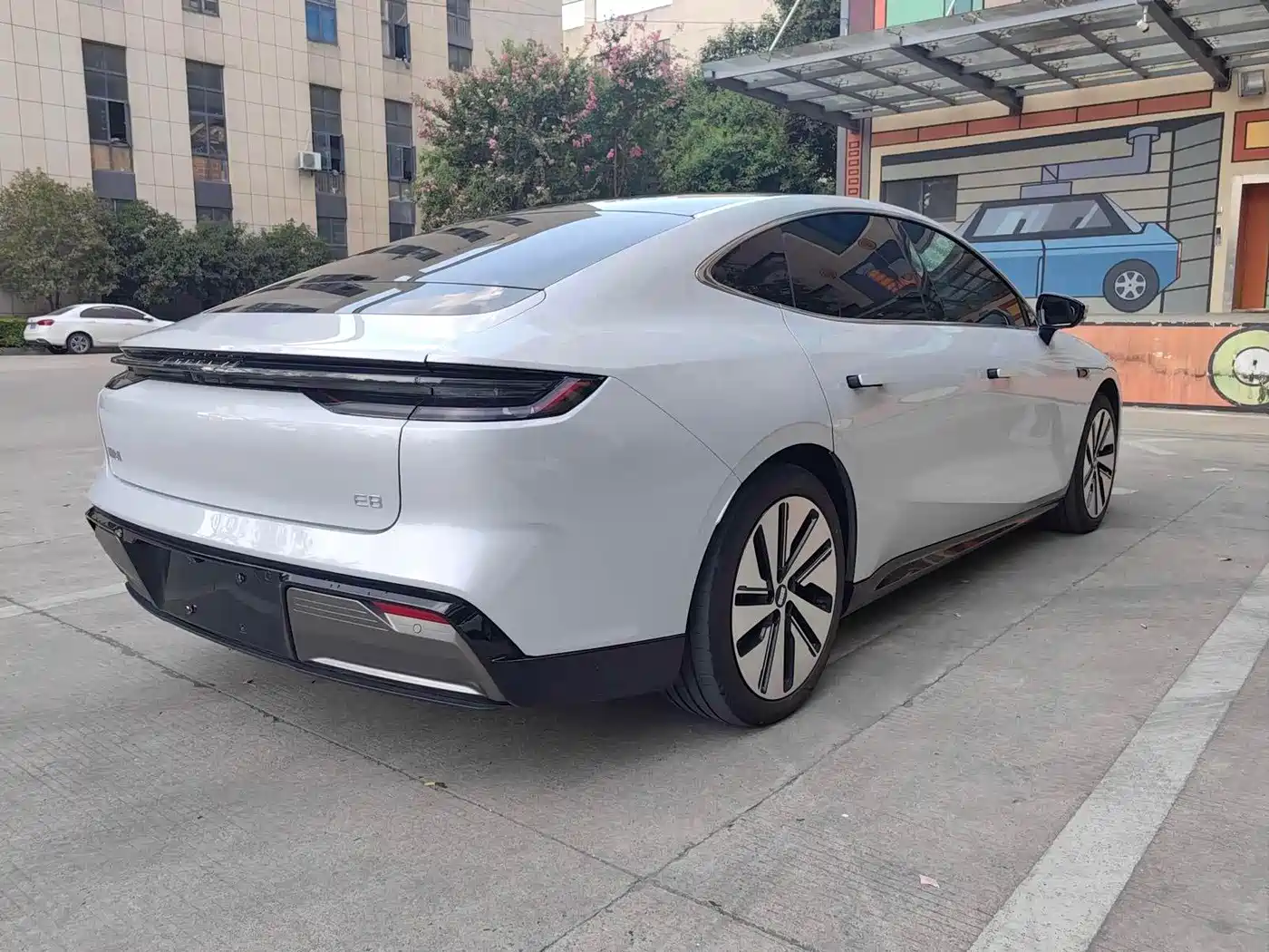Geely Galaxy Galaxy E8 2024 665km RWD Starship Voyager Edition фото 7
