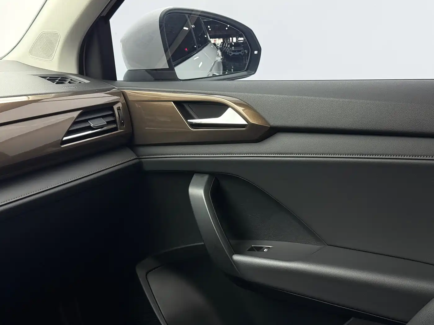Volkswagen Tharu 2022 280TSI FWD Luxury Edition фото 10