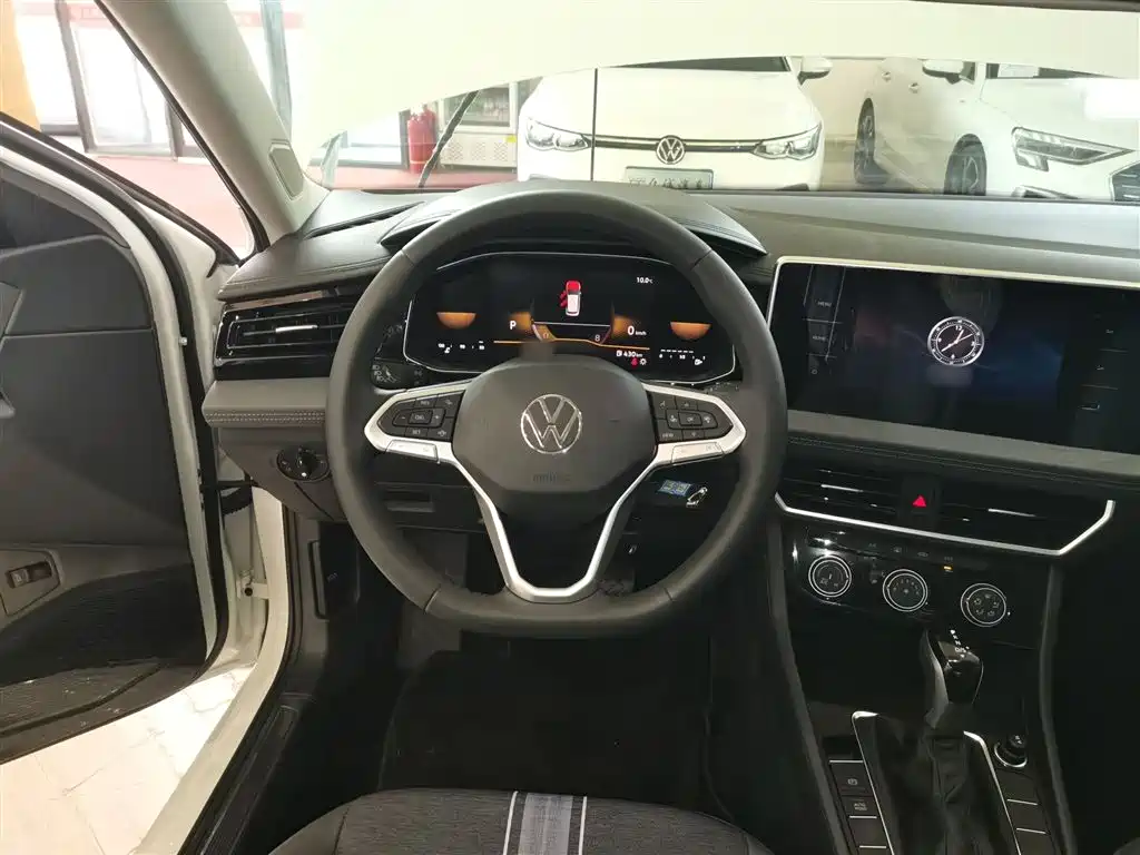 Volkswagen Sagitar 2025 300TSI DSG Flying Leap Edition фото 11