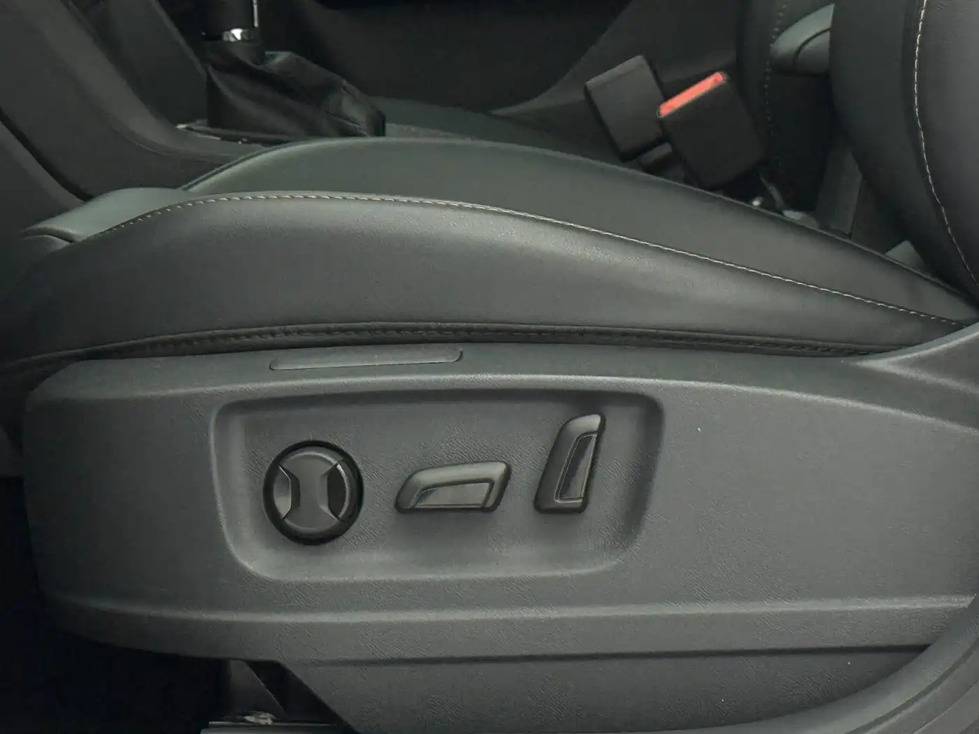 Volkswagen Tharu 2022 280TSI FWD Luxury Edition фото 22