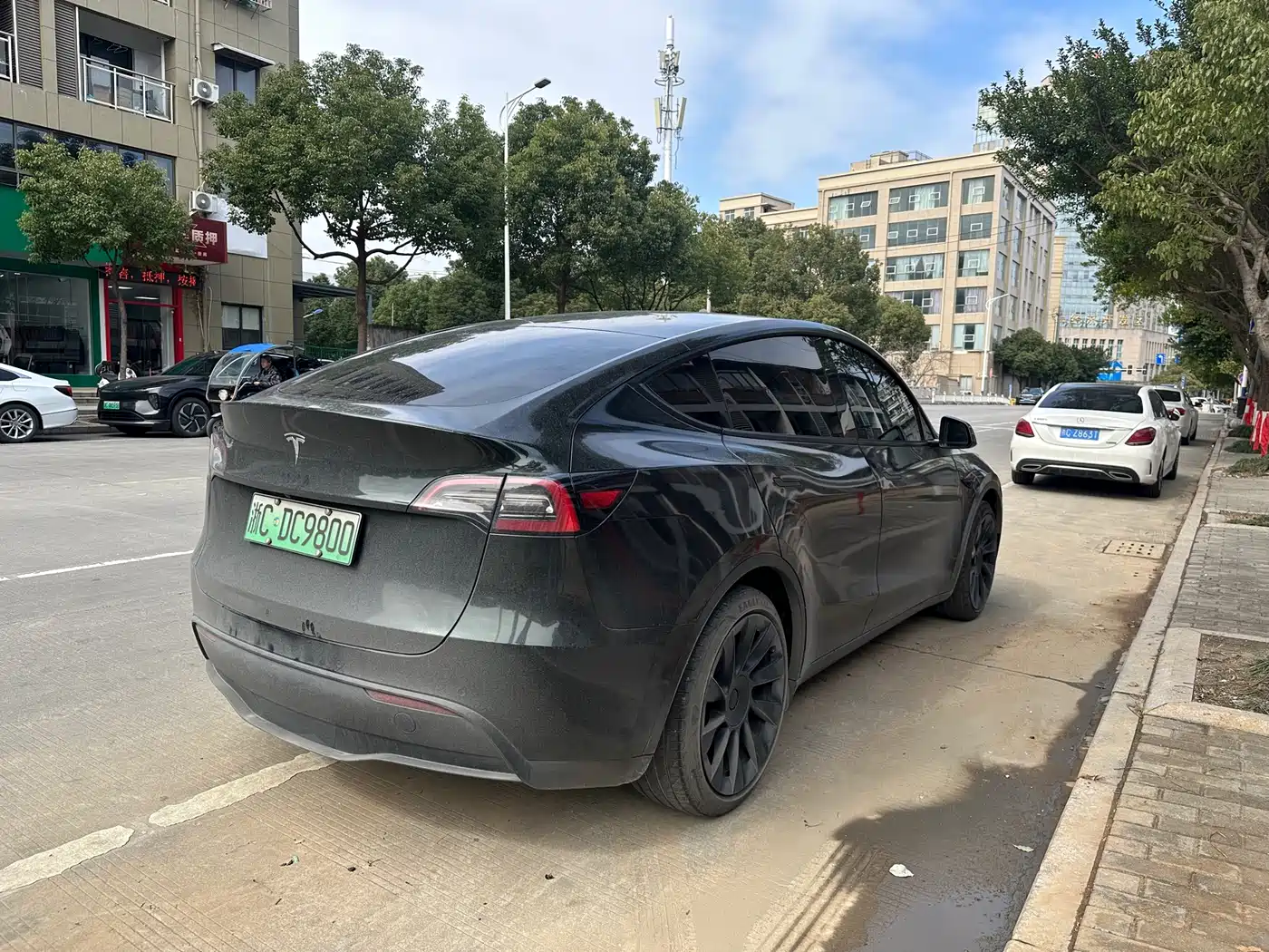 TESLA MODEL Y