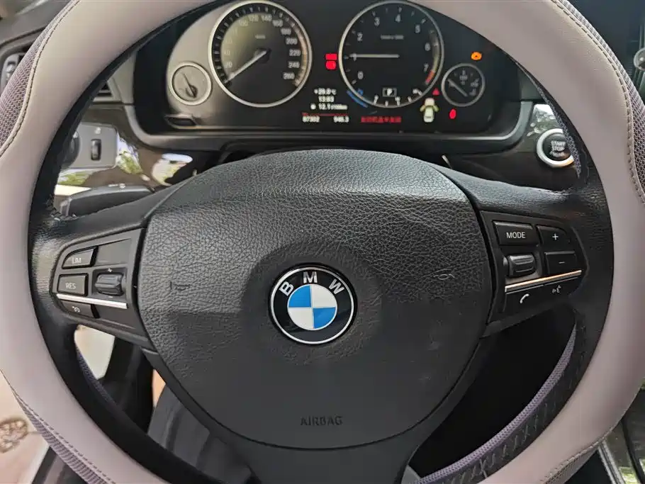 BMW 5 Series 2013 530Li Leadership фото 15