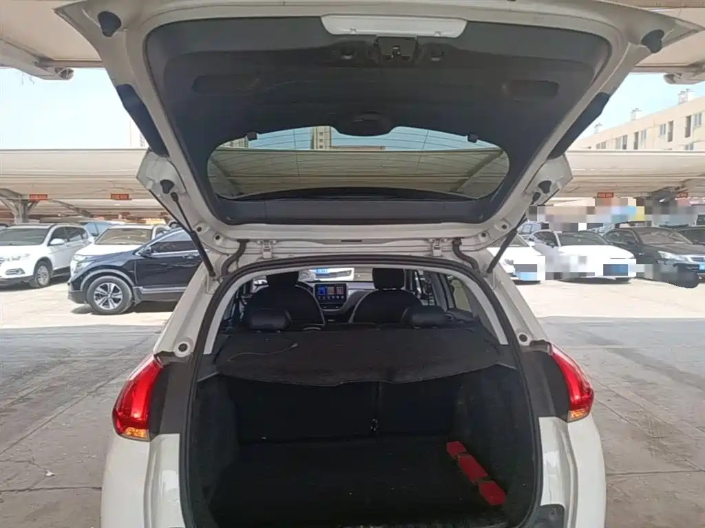 Peugeot 2008 2014 1.6L Automatic Trend Edition фото 15
