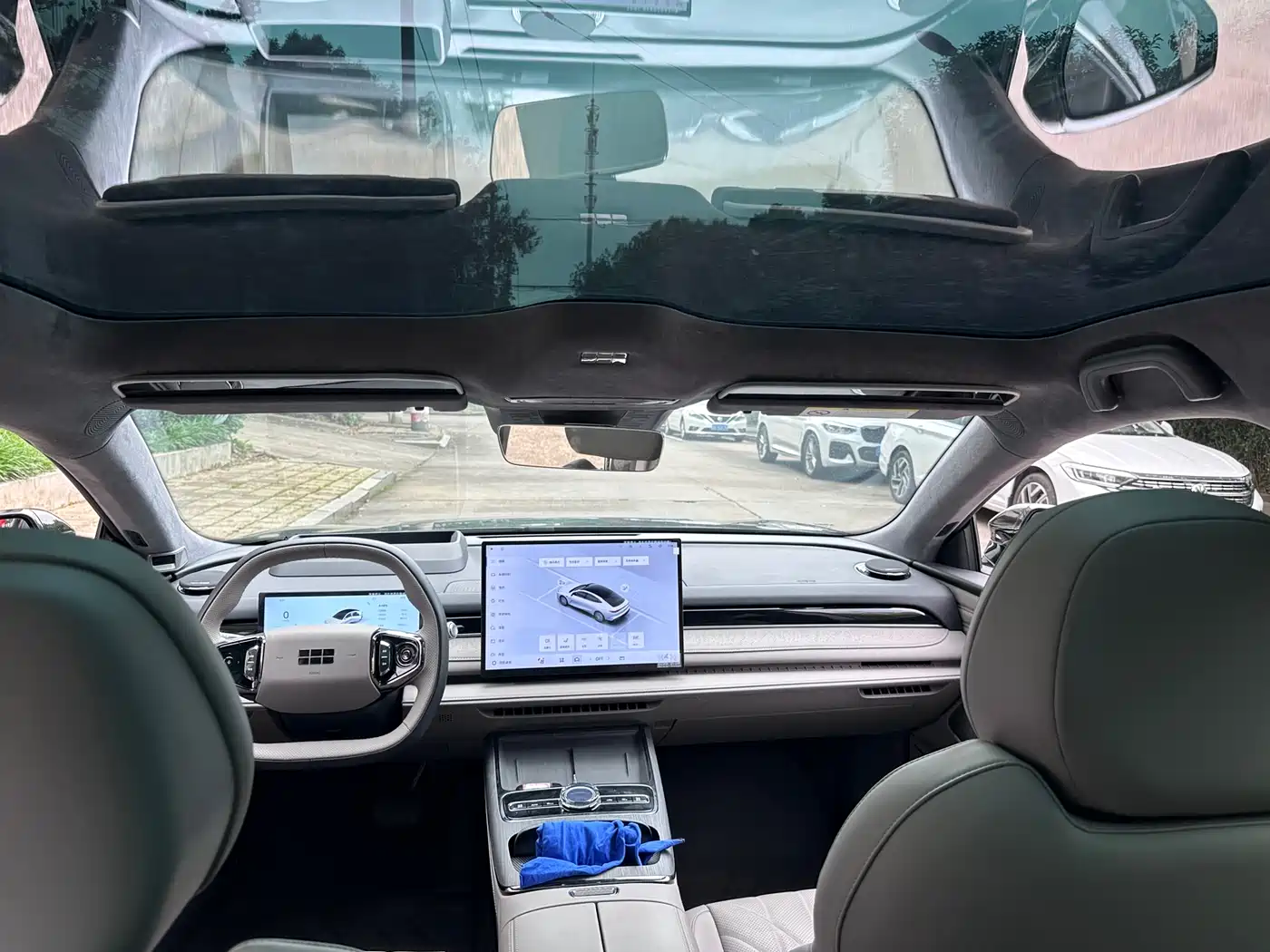 Geely Galaxy Galaxy Xingyao 8 2025 Model 60km EM-i Luxury Edition фото 7