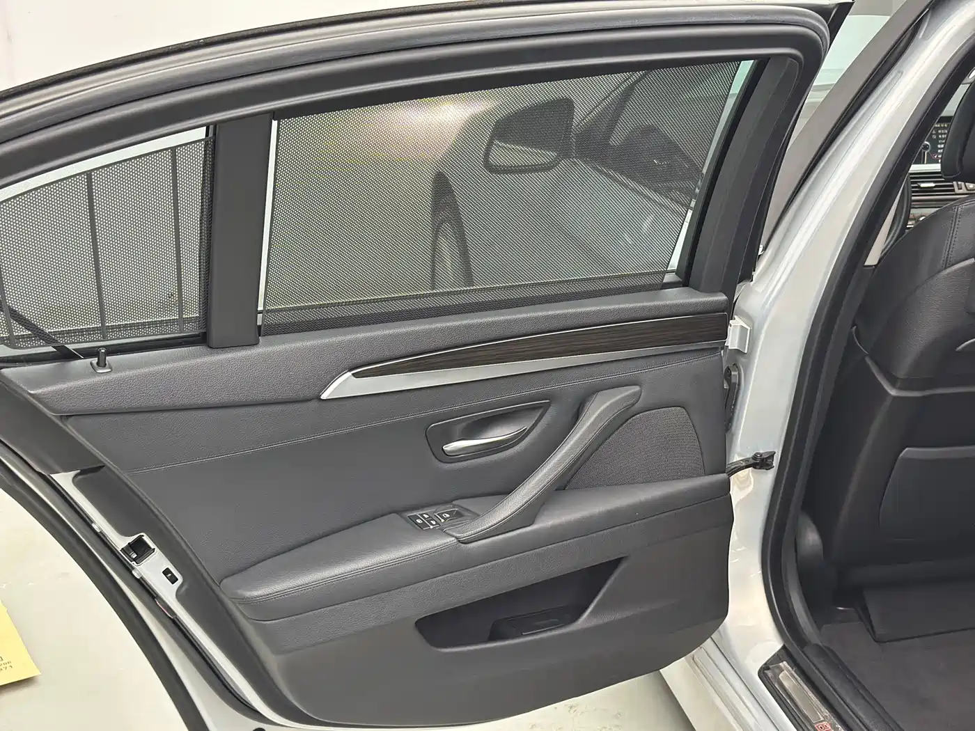 BMW 5 Series 2011 535Li Luxury фото 34