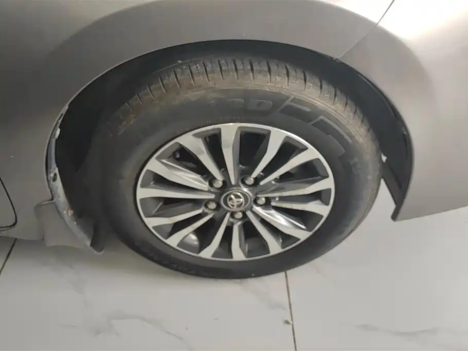 Toyota Corolla 2017 Facelift 1.2T S-CVT GL фото 6
