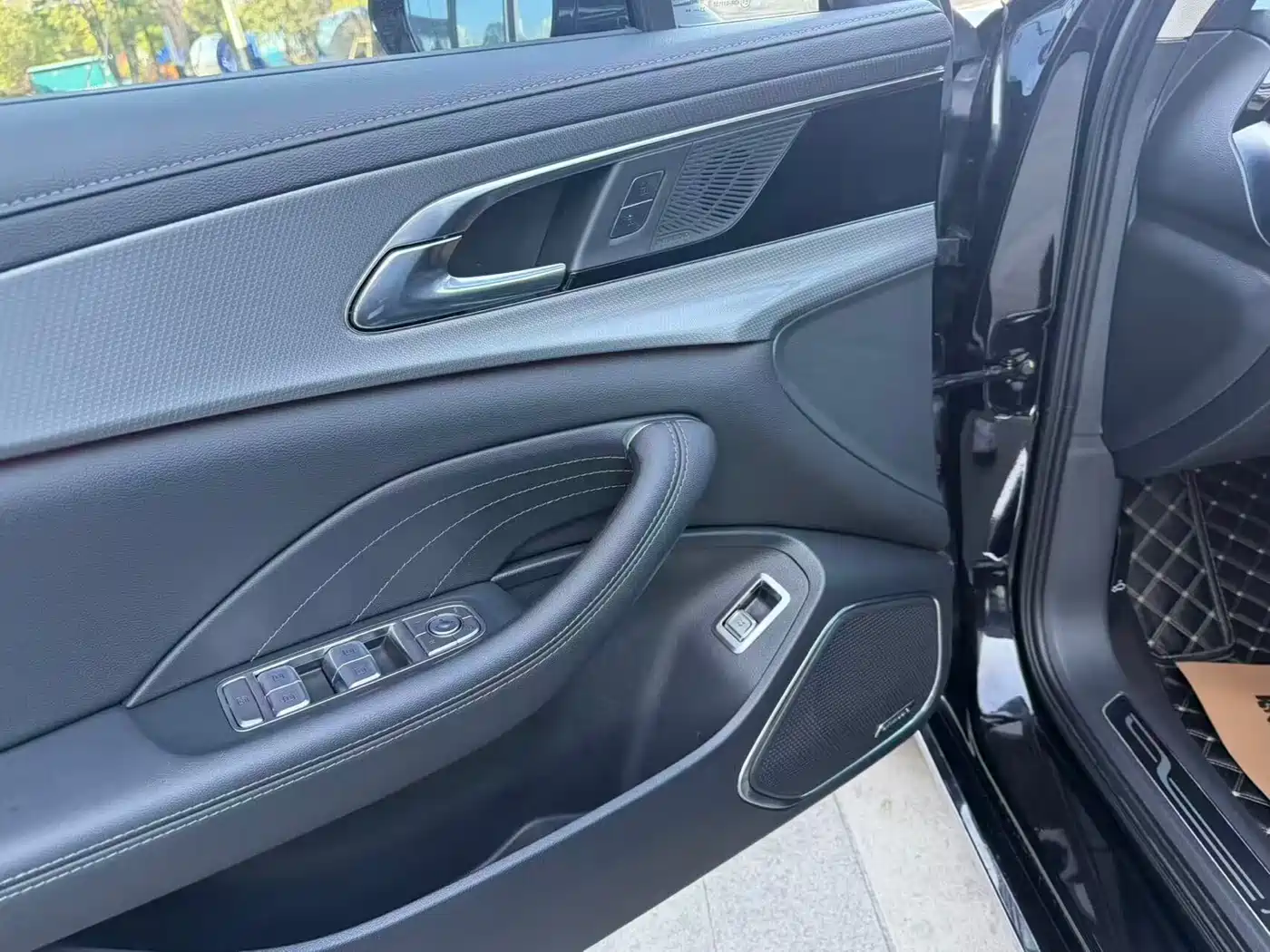 Hongqi H5 2023 2.0T Auto Smart Connect Flag Comfort фото 10