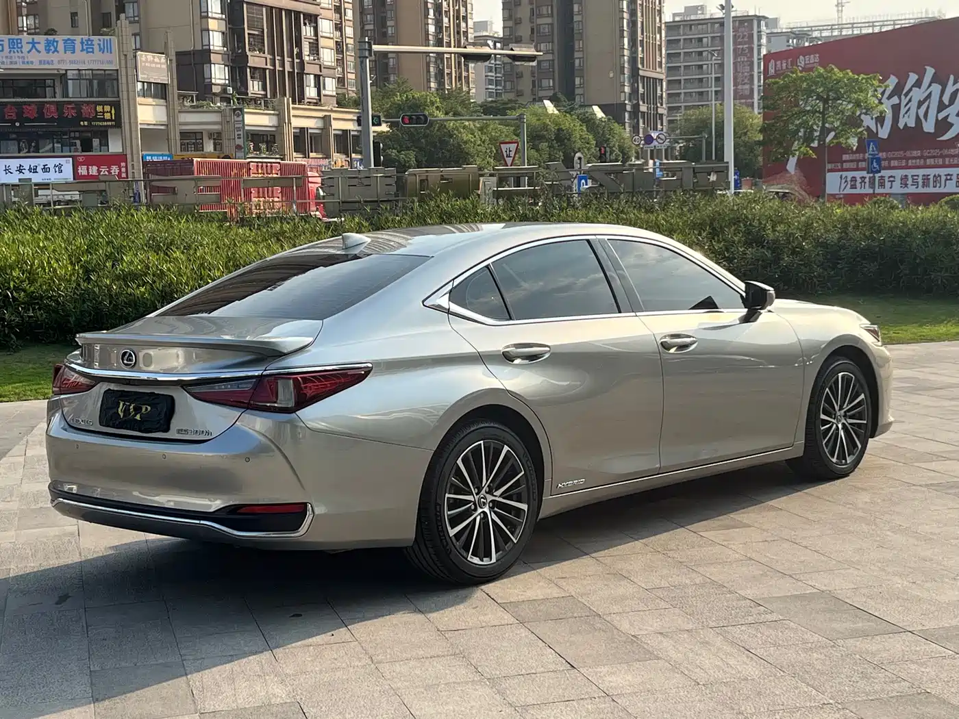 Lexus ES 2022 300h Ultimate Edition фото 5
