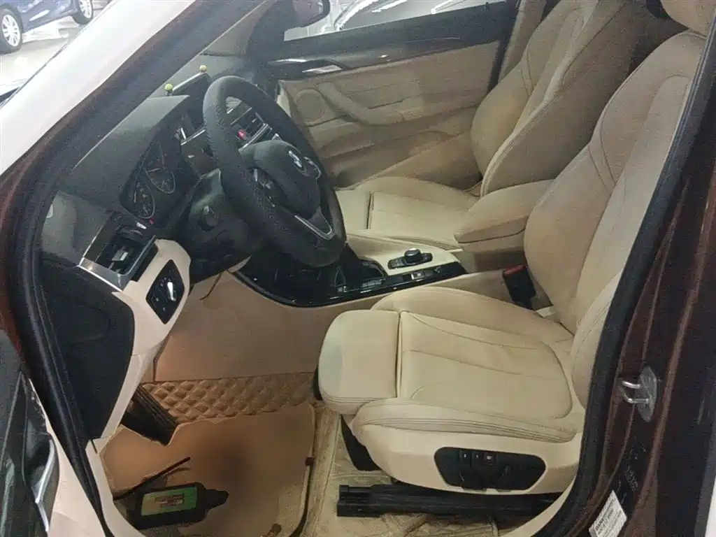 BMW X1 2016 sDrive18Li Luxury Model фото 15