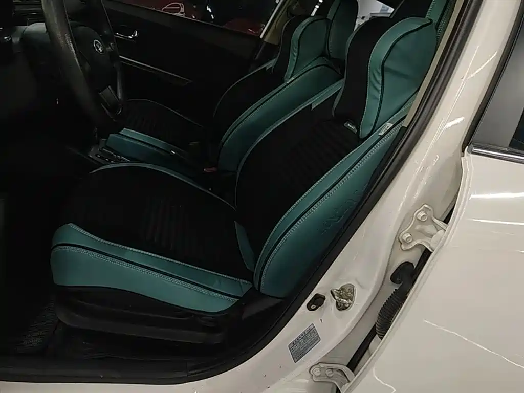 Kia K2 2012 Hatchback 1.4L AT GLS Commemorative Edition фото 15