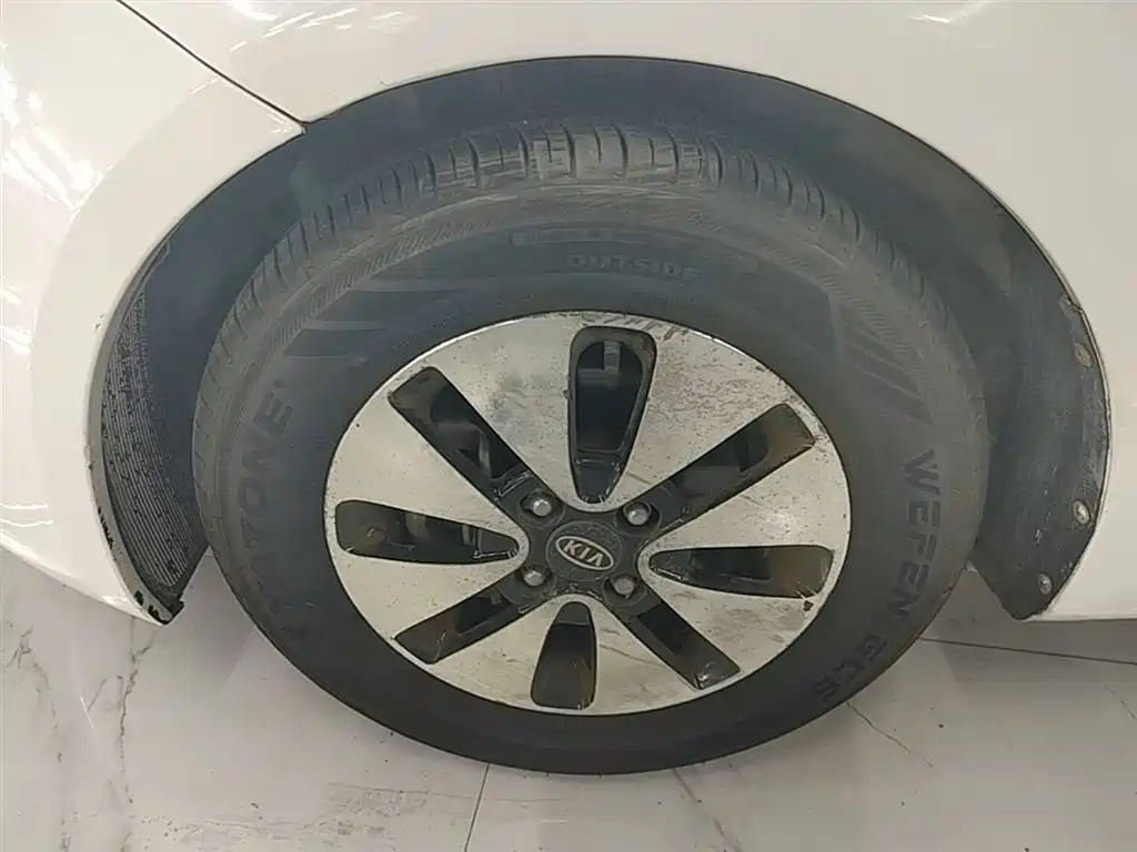 Kia K2 2012 Hatchback 1.4L AT GLS Commemorative Edition фото 23