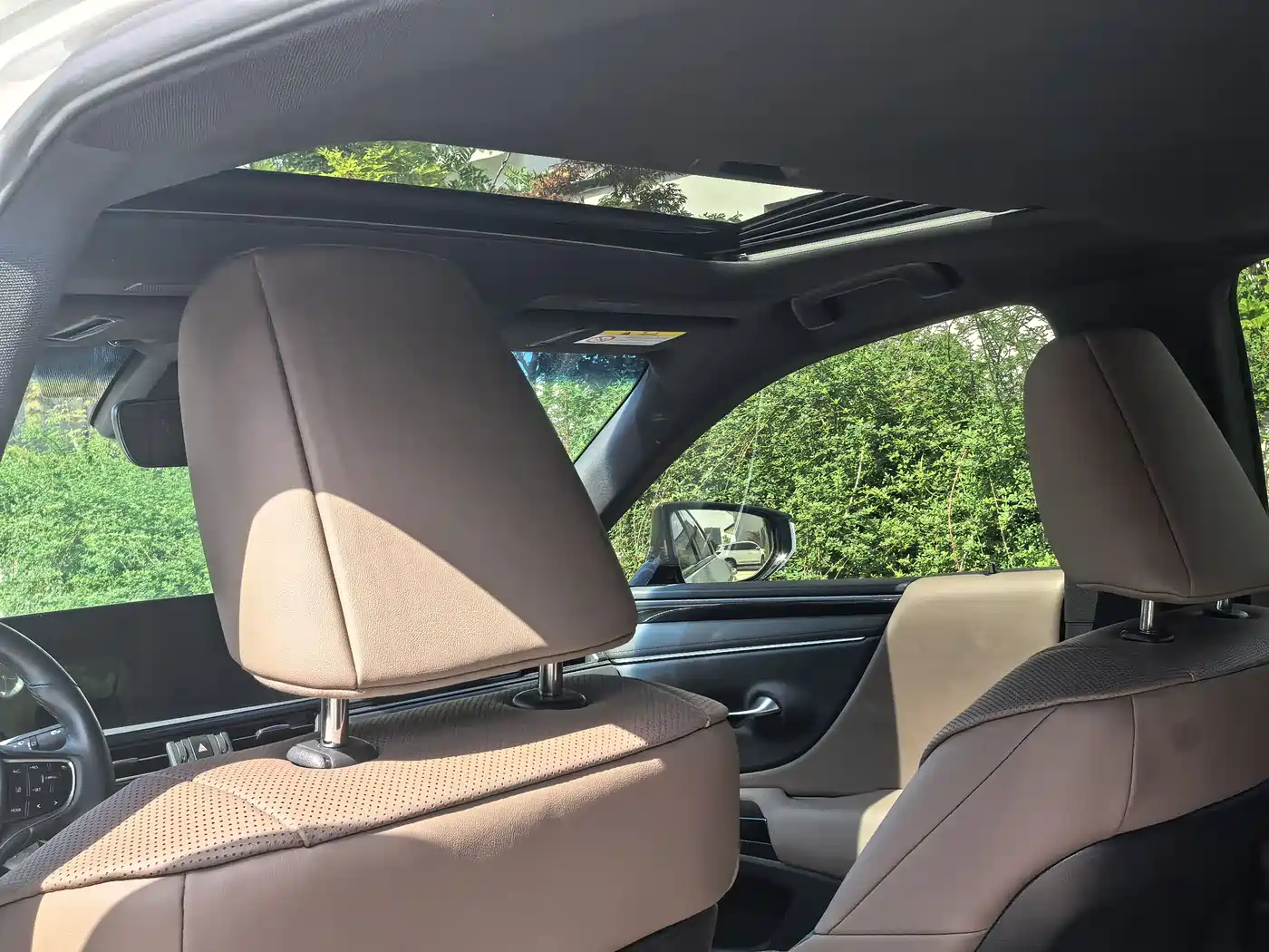Lexus ES 2023 200 Excellence Edition фото 6