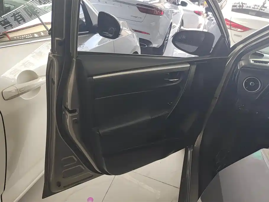 Toyota Corolla 2017 Facelift 1.2T S-CVT GL фото 7