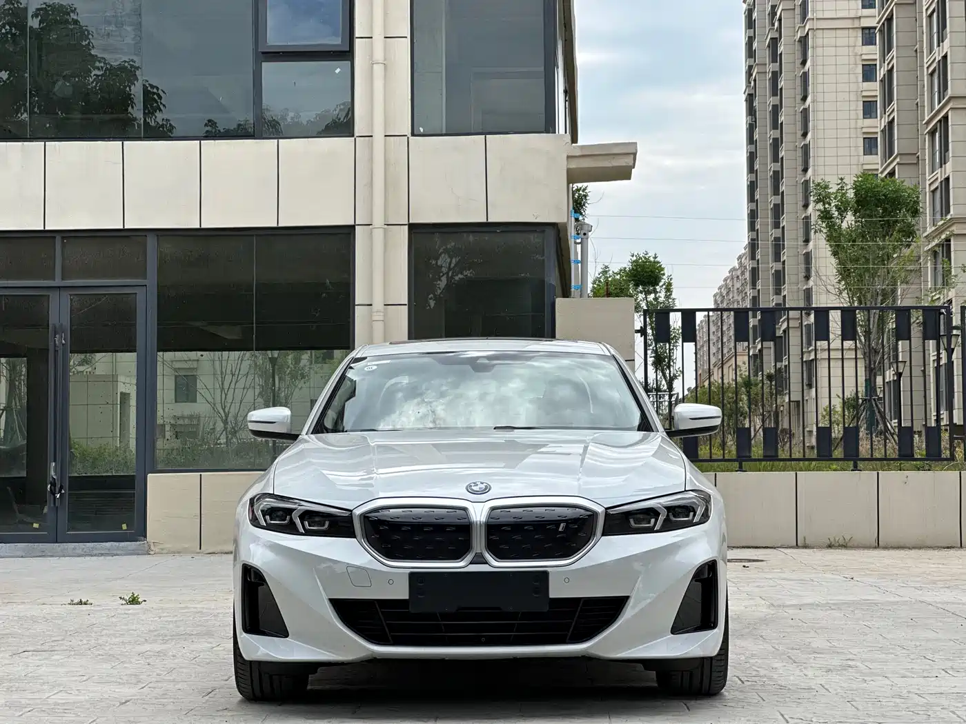 BMW i3 2024 eDrive 35 L фото 2