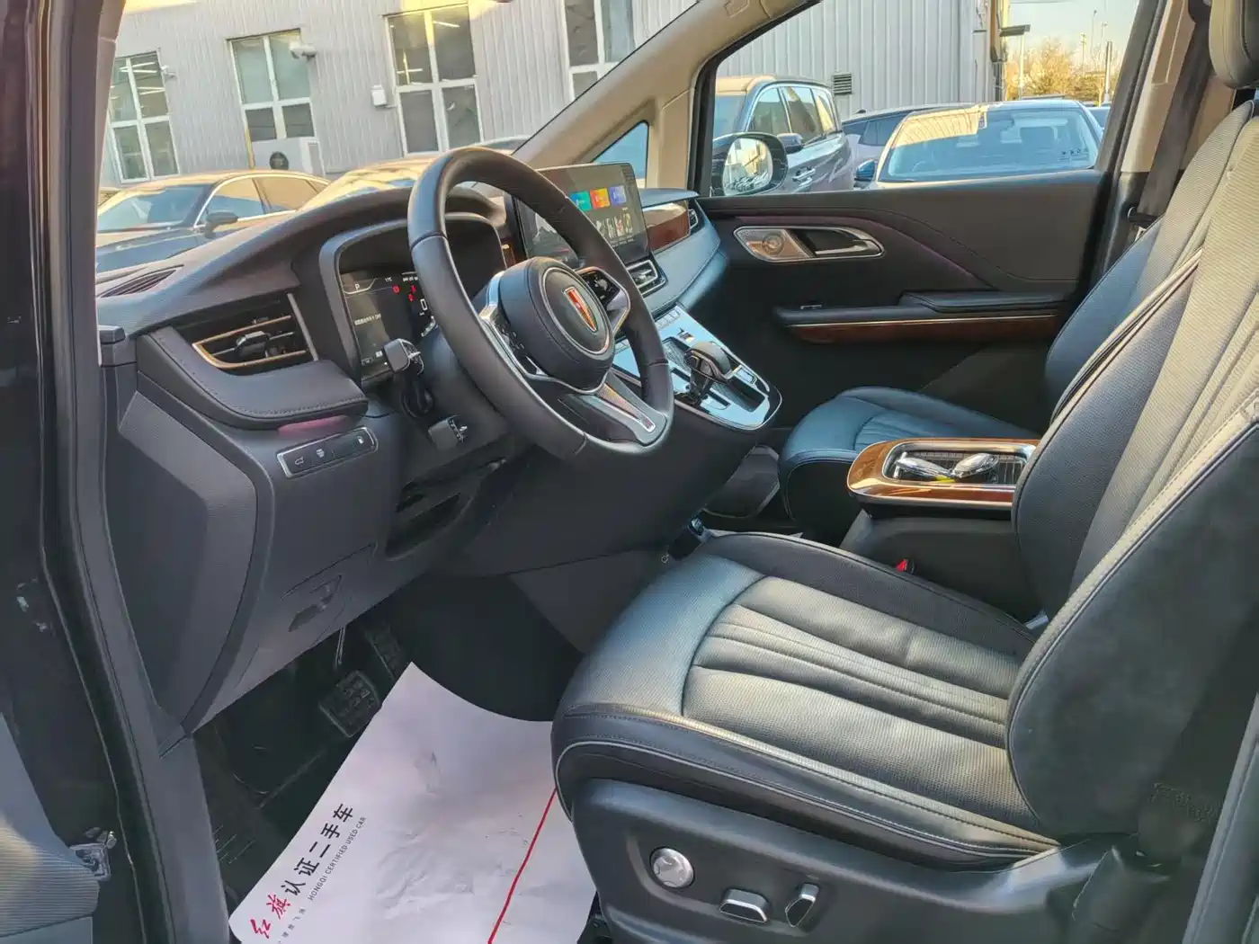 Hongqi HQ9 PHEV 2024 Model 2.0T AWD Luxury Edition фото 4
