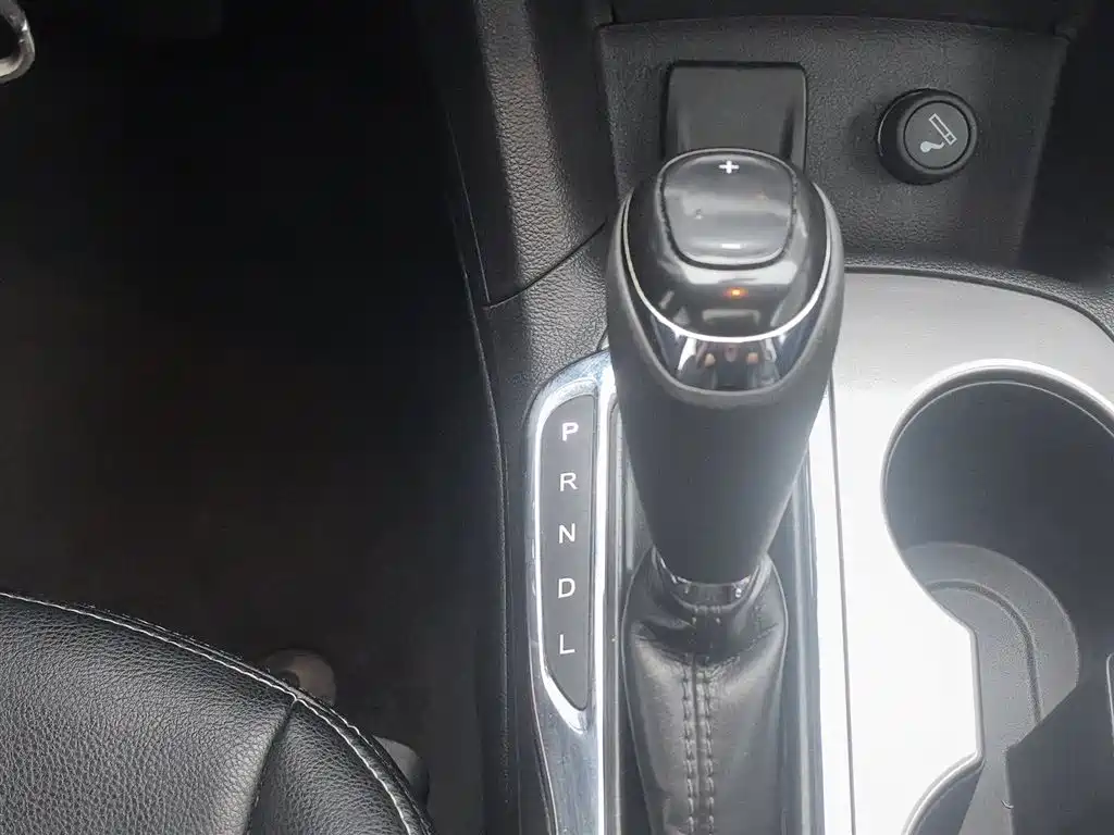 Chevrolet Cruze 2018 320 Automatic Pioneer Sunroof Edition фото 13